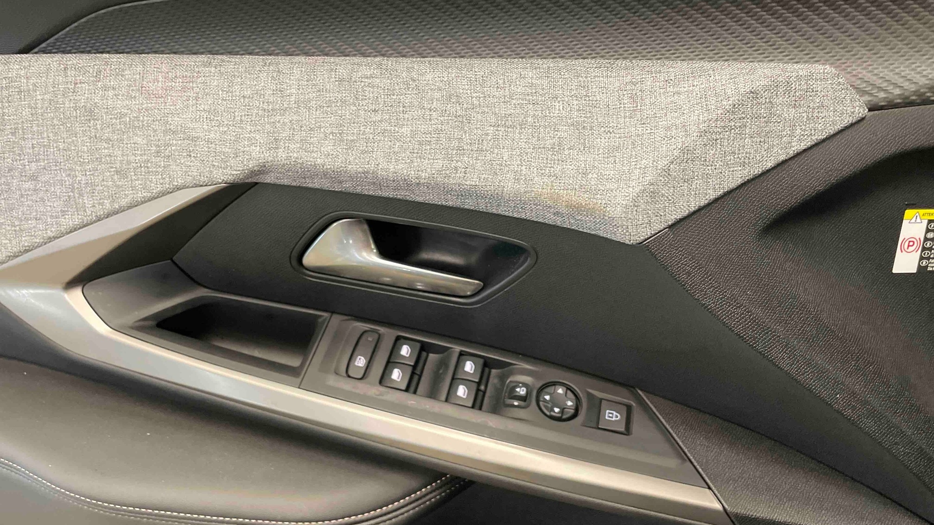 PEUGEOT 3008 Hybrid 145 e-DCS6 Allure