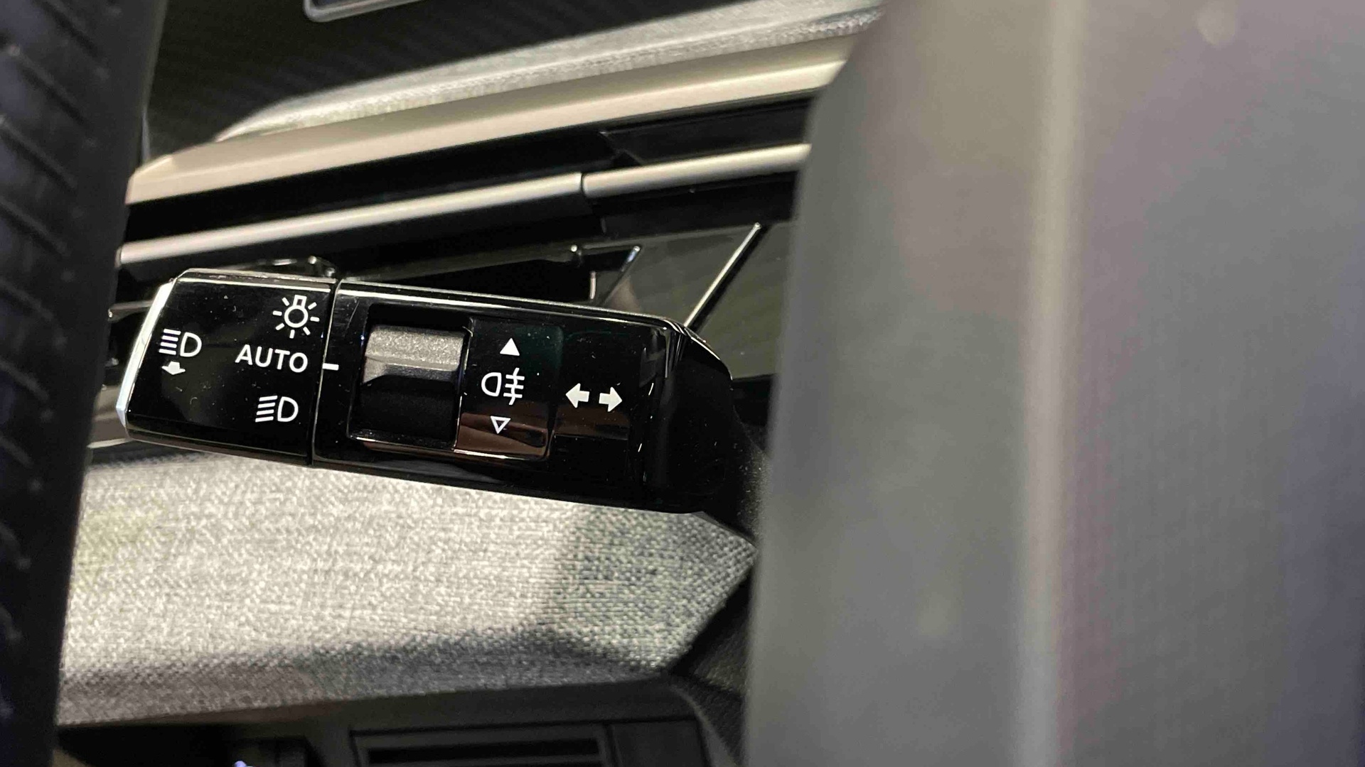 PEUGEOT 3008 Hybrid 145 e-DCS6 Allure