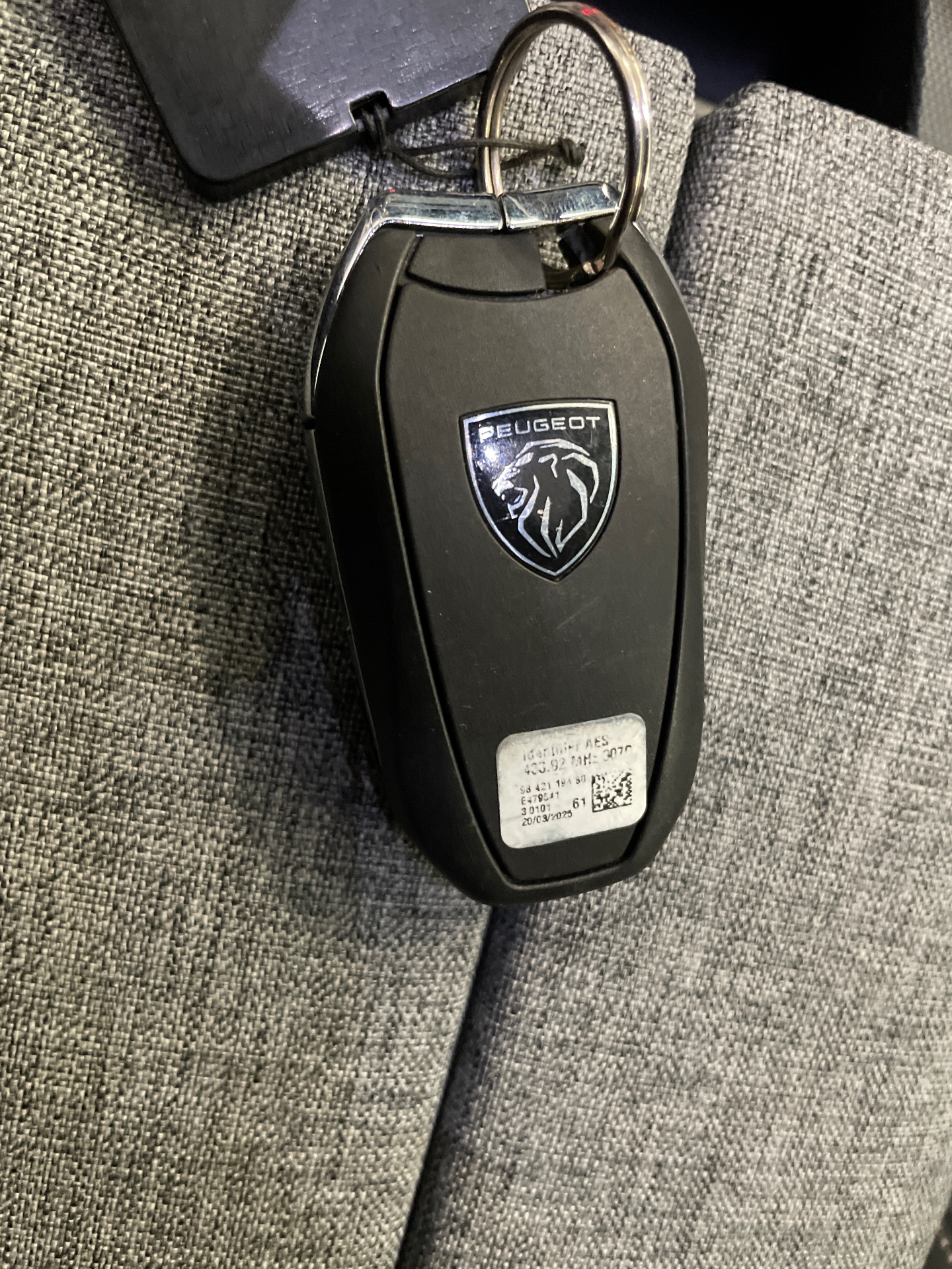 PEUGEOT 5008 Hybrid 145 ch e-DCS6 Allure — expertise