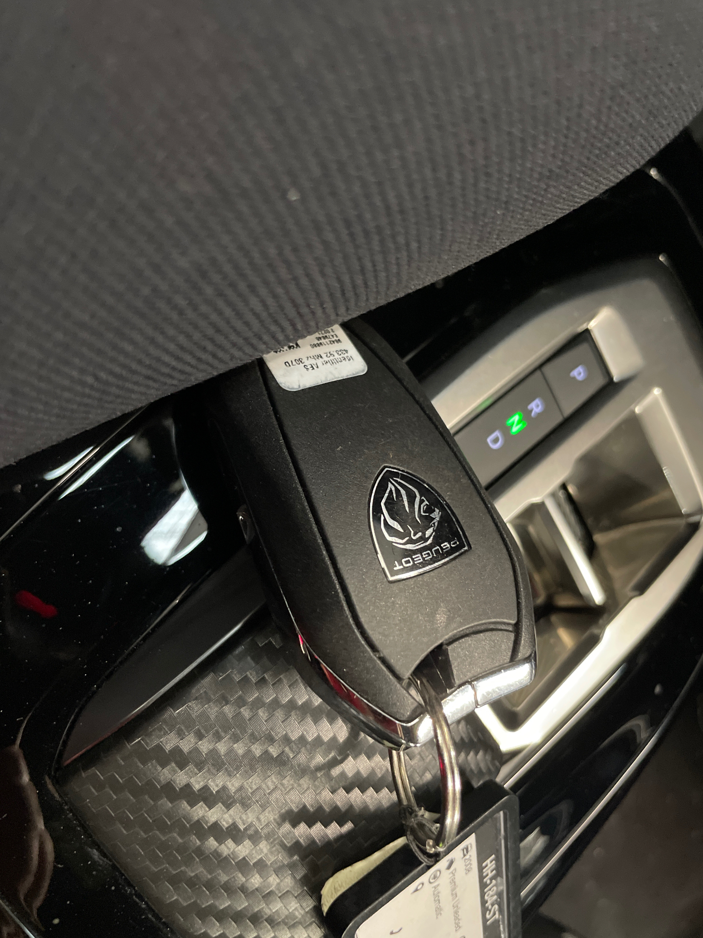 PEUGEOT 2008 Hybrid 145 ch e-DCS6 Allure — expertise