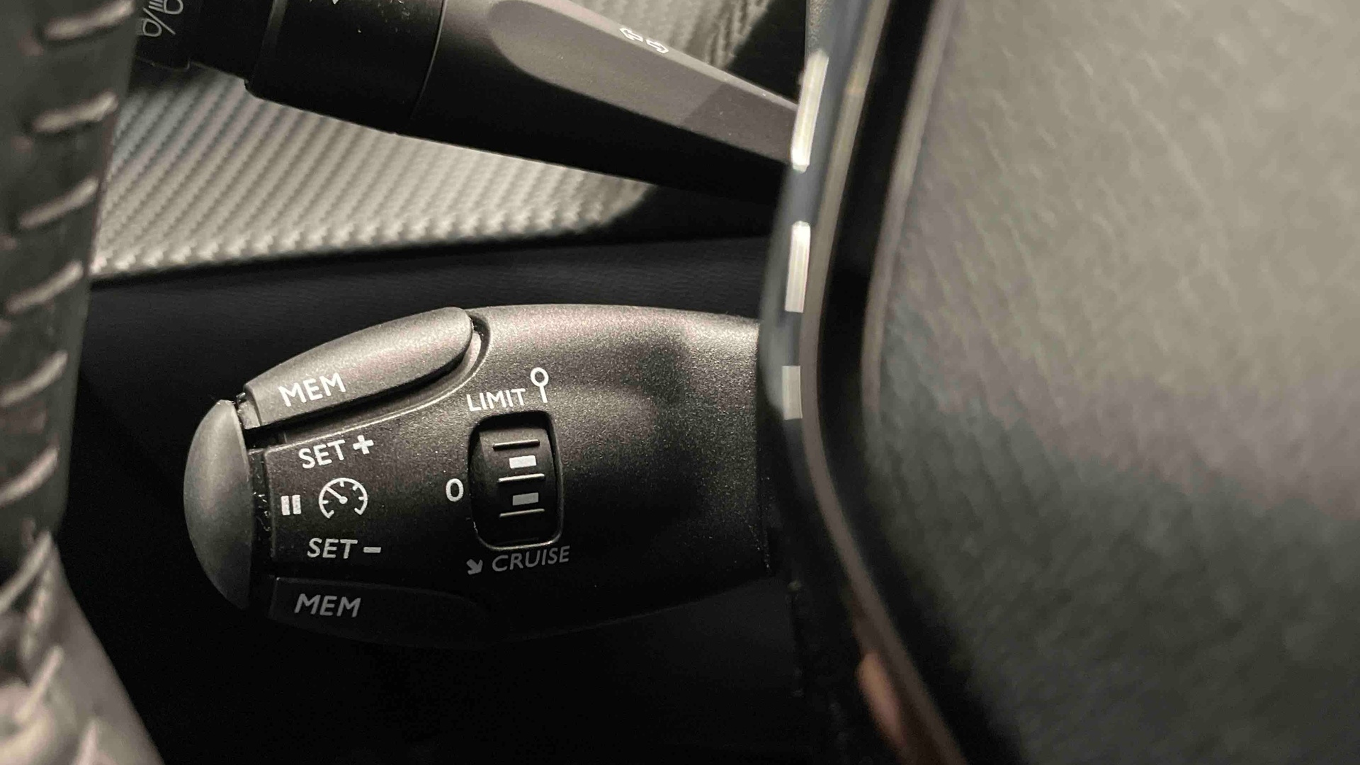 PEUGEOT 2008 Hybrid 145 ch e-DCS6 Allure