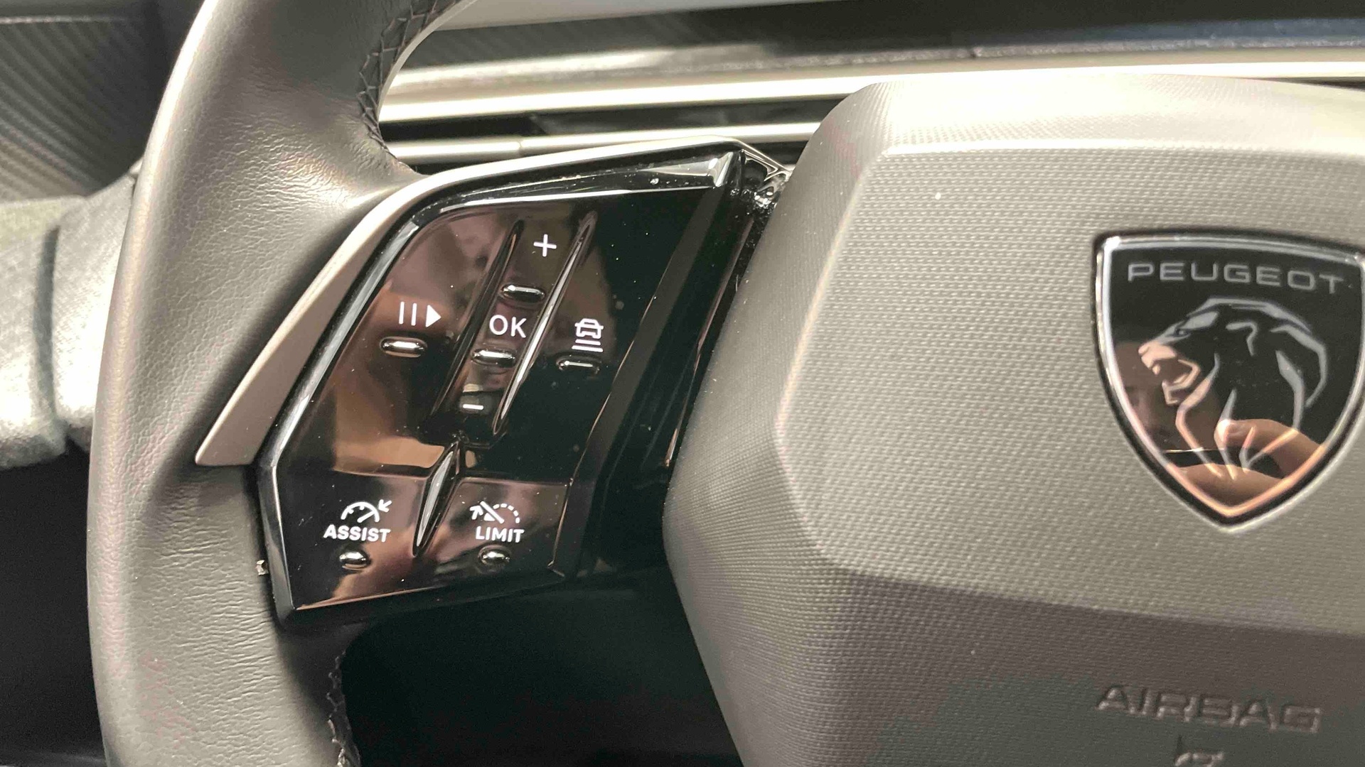 PEUGEOT 5008 Hybrid 145 ch e-DCS6 Allure