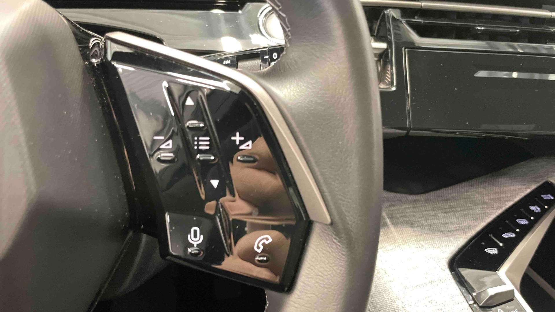 PEUGEOT 5008 Hybrid 145 ch e-DCS6 Allure