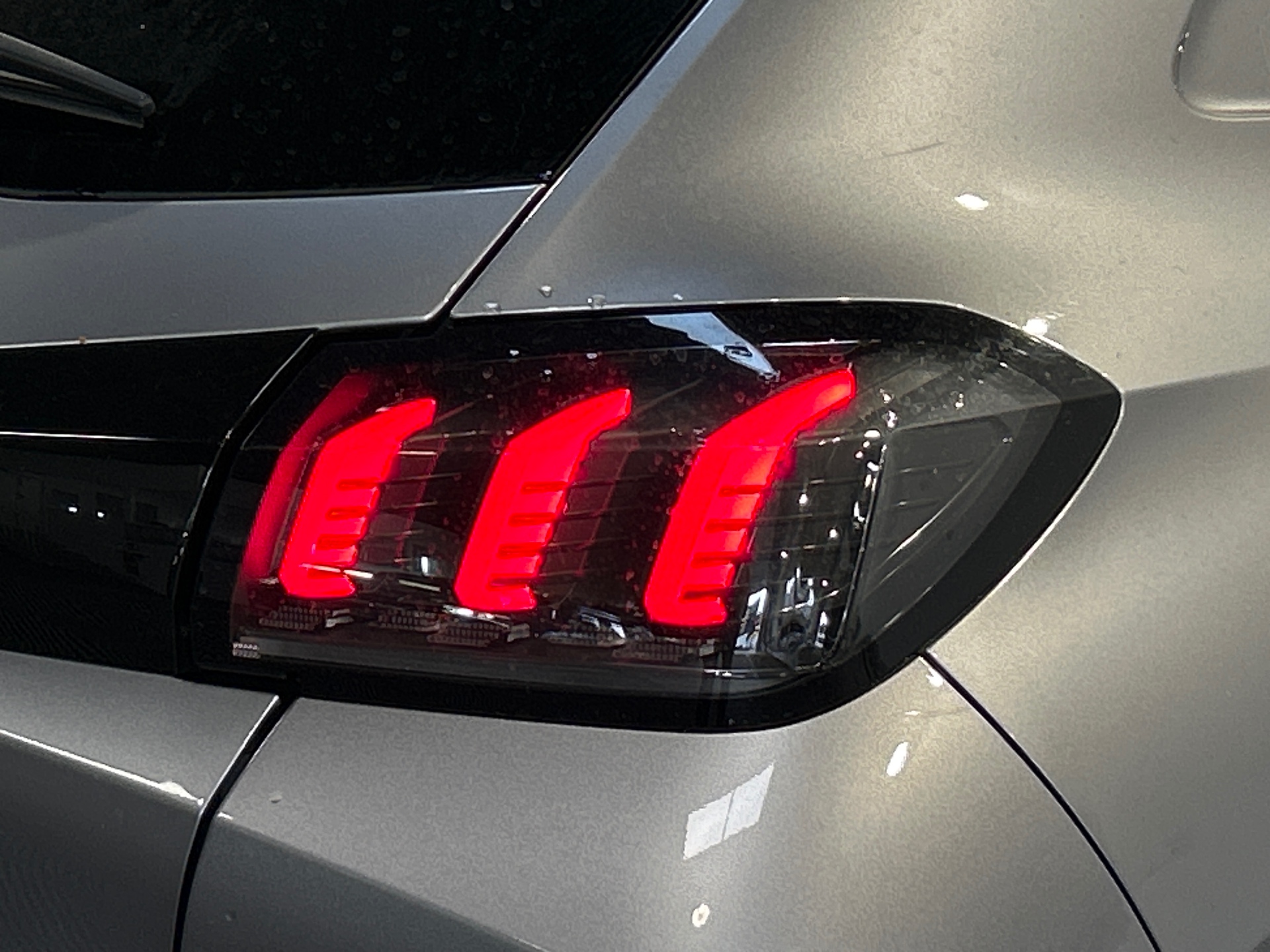 PEUGEOT 208 GT PURETECH 100 S&S BVM6