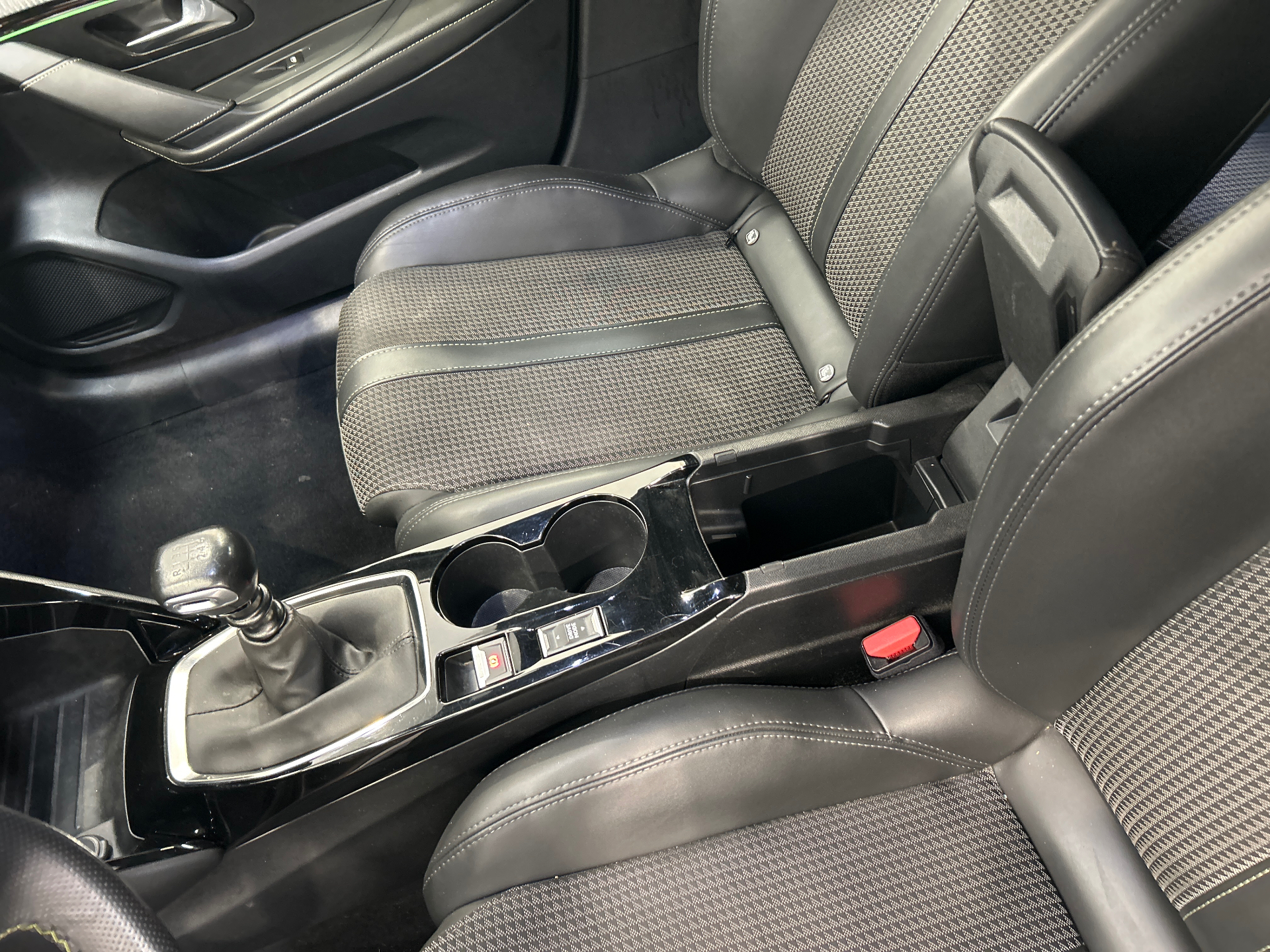 PEUGEOT 208 GT PURETECH 100 S&S BVM6