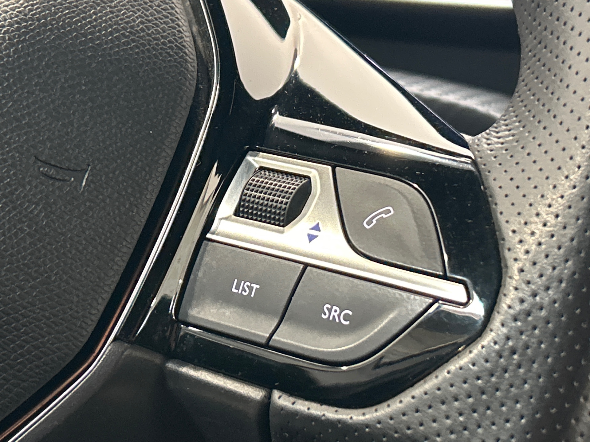 PEUGEOT 208 GT PURETECH 100 S&S BVM6