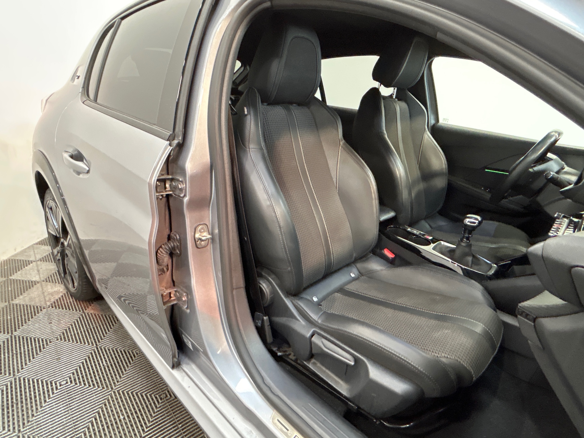 PEUGEOT 208 GT PURETECH 100 S&S BVM6