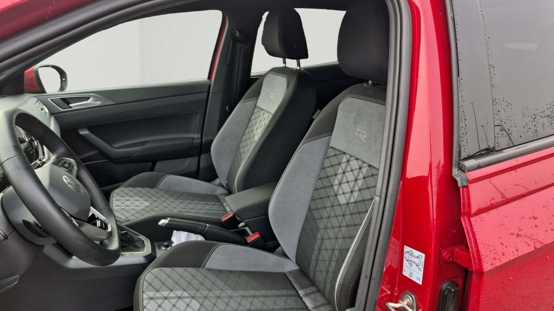 VOLKSWAGEN TAIGO R-Line Edition 1.0 TSI 116 DSG