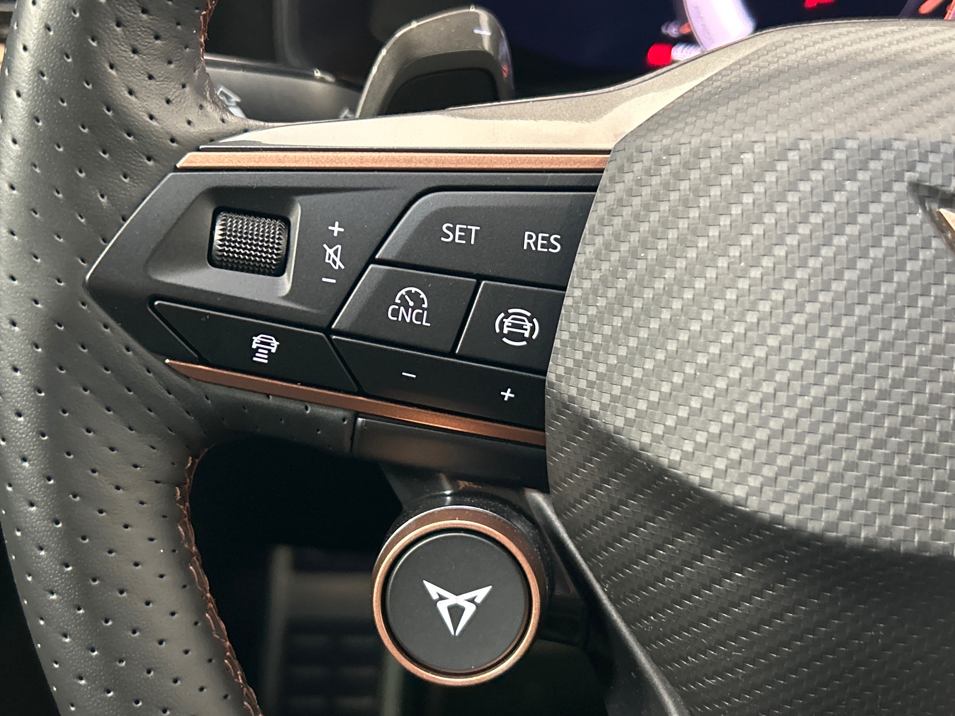 CUPRA FORMENTOR V 1.5 eTSI Hyb 150 DSG