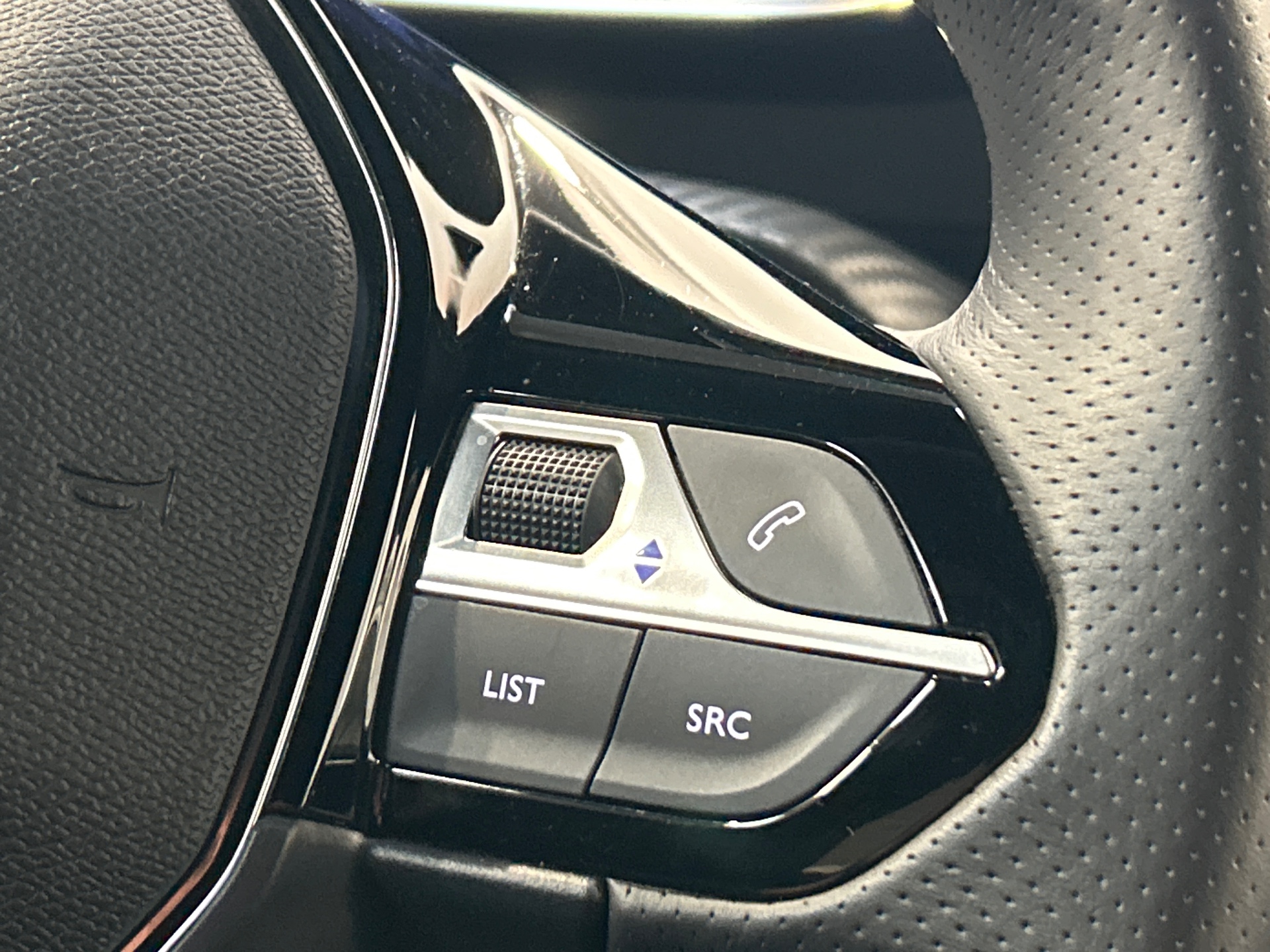 PEUGEOT 2008 GT Hybrid 145 ch e-DCS6