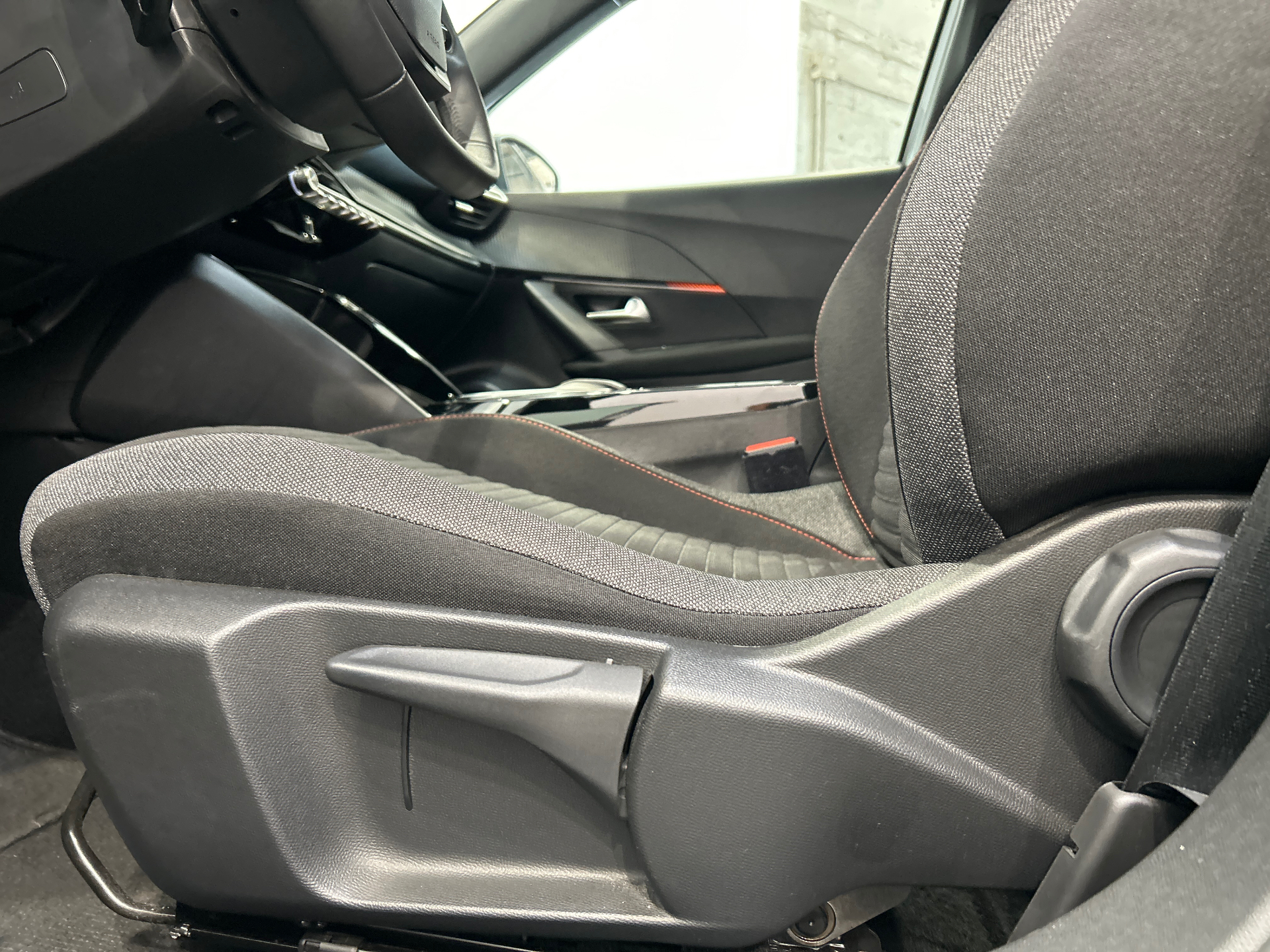 PEUGEOT 2008 ELECTRIQUE 136 ch Active Pack