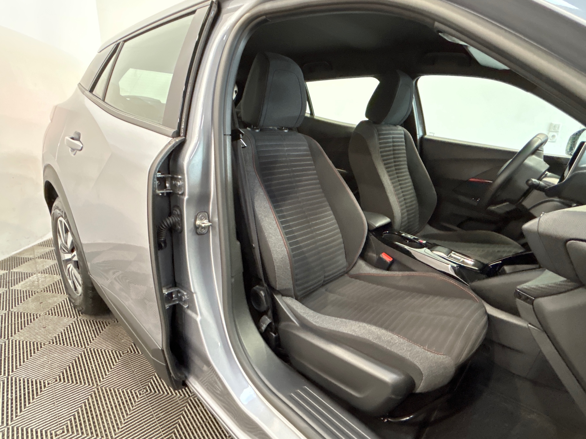 PEUGEOT 2008 ELECTRIQUE 136 ch Active Pack