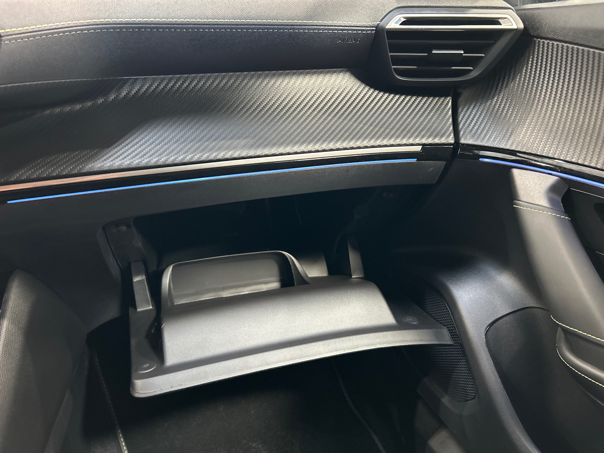 PEUGEOT 2008 GT Hybrid 145 ch e-DCS6