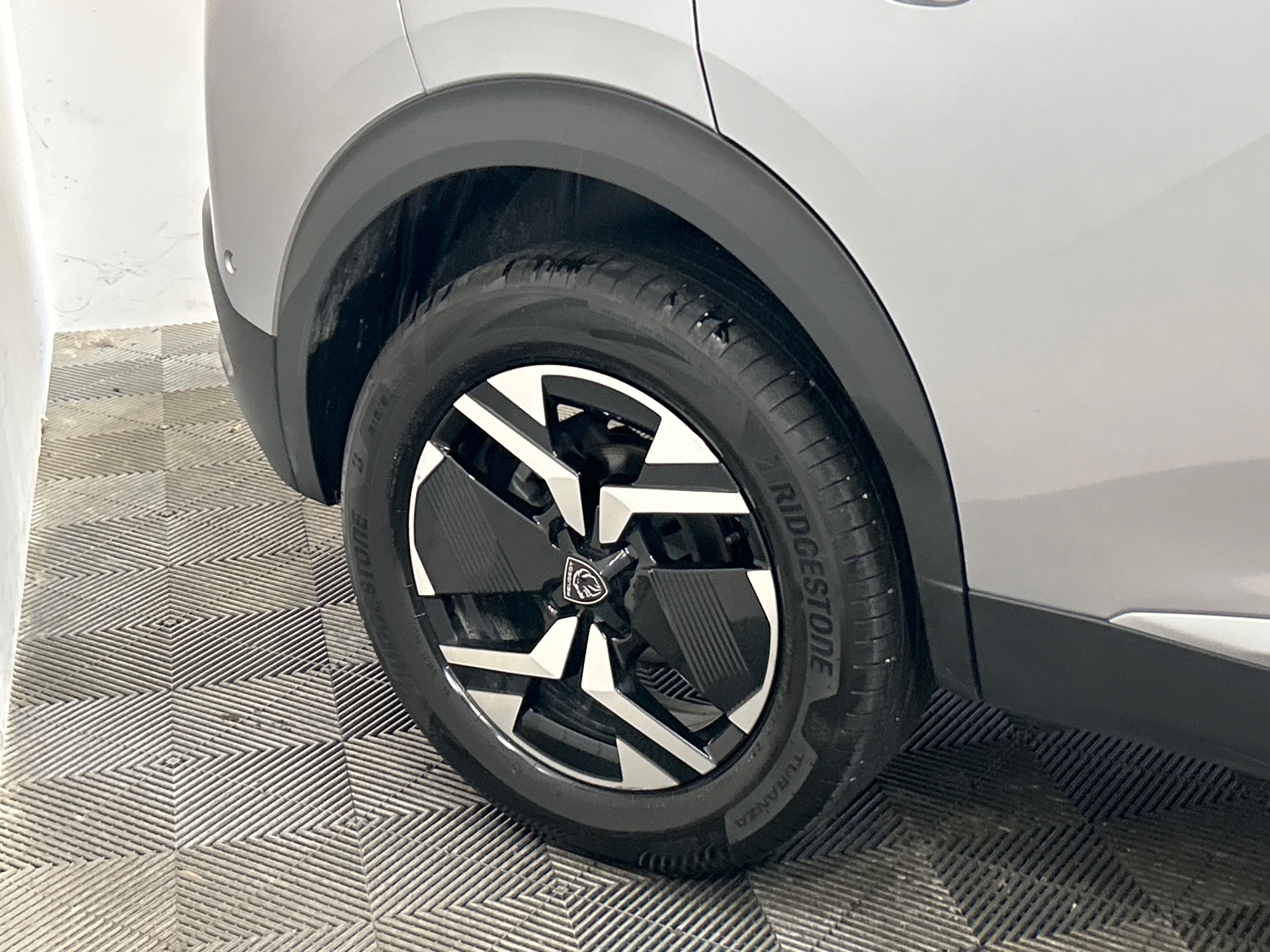 PEUGEOT 2008 GT Hybrid 145 ch e-DCS6 — expertise