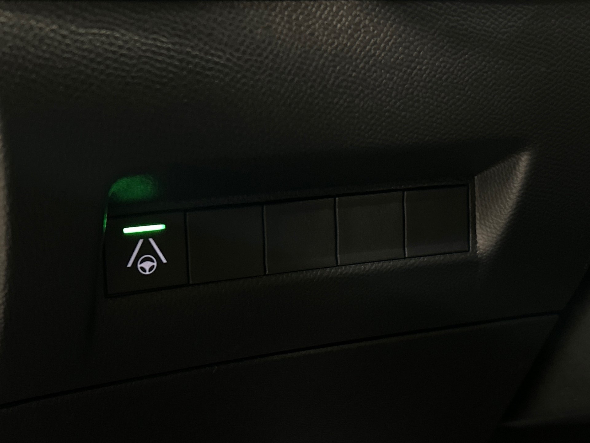PEUGEOT 2008 GT Hybrid 145 ch e-DCS6