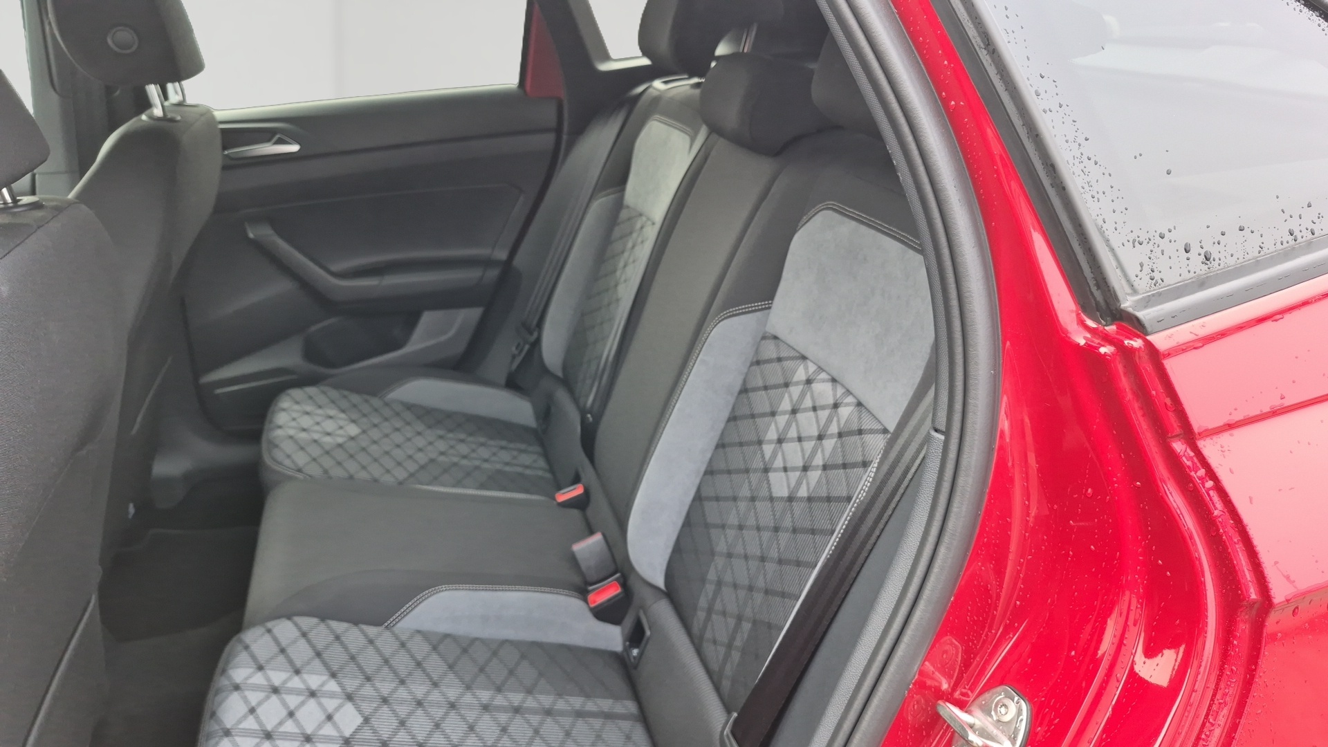 VOLKSWAGEN TAIGO R-Line Edition 1.0 TSI 116 DSG