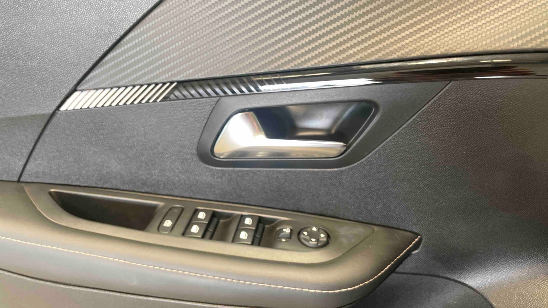 PEUGEOT 208 PureTech 100 S&S BVM6 Allure