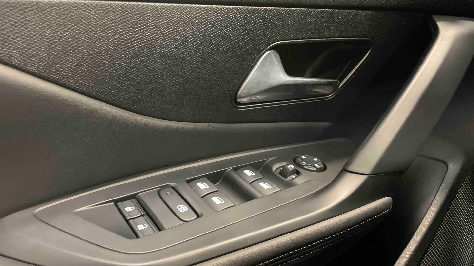 PEUGEOT 408 Allure Hybrid 145 ch e-DCS6