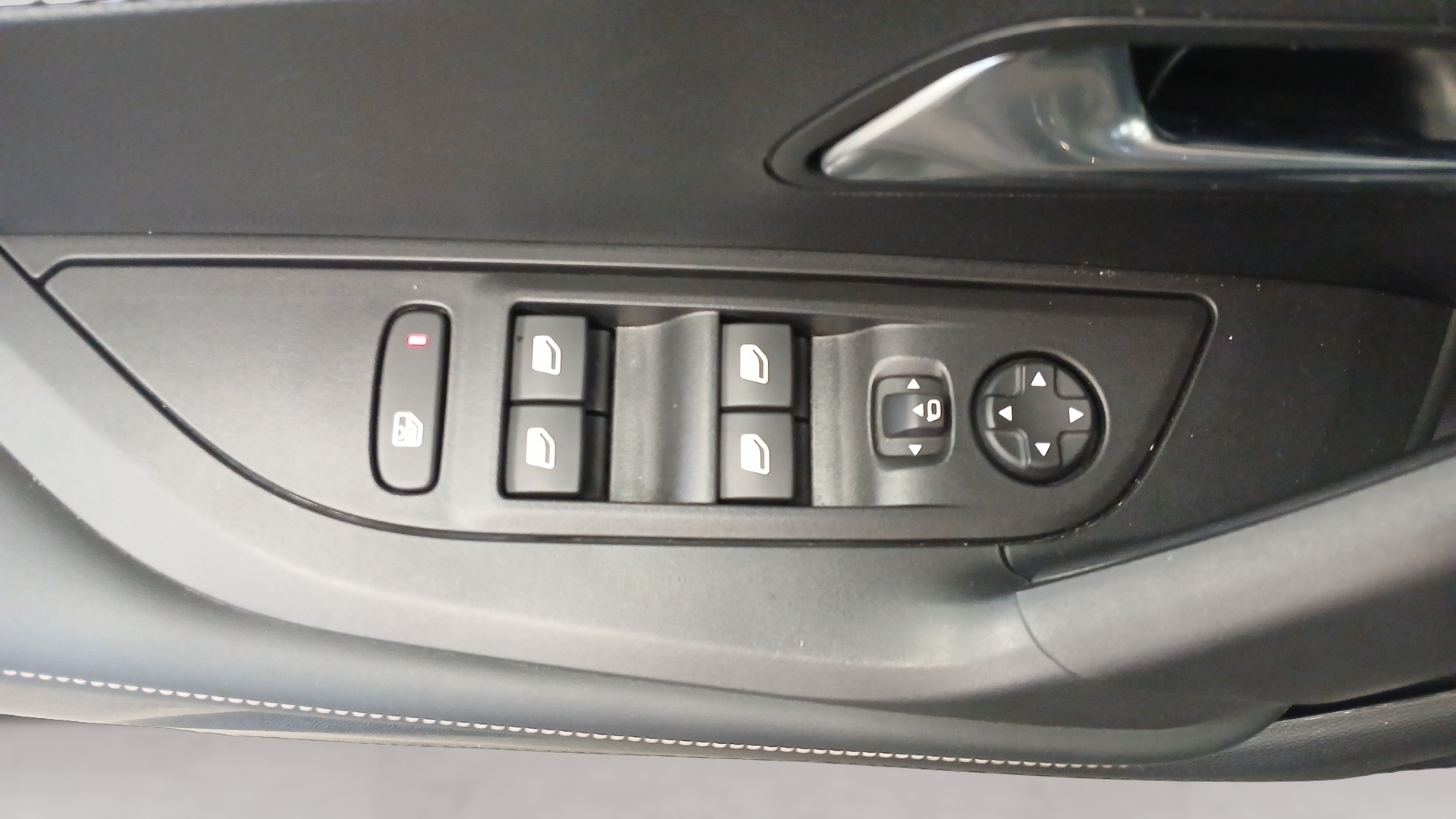 PEUGEOT 2008 Allure Hybrid 145 ch e-DCS6