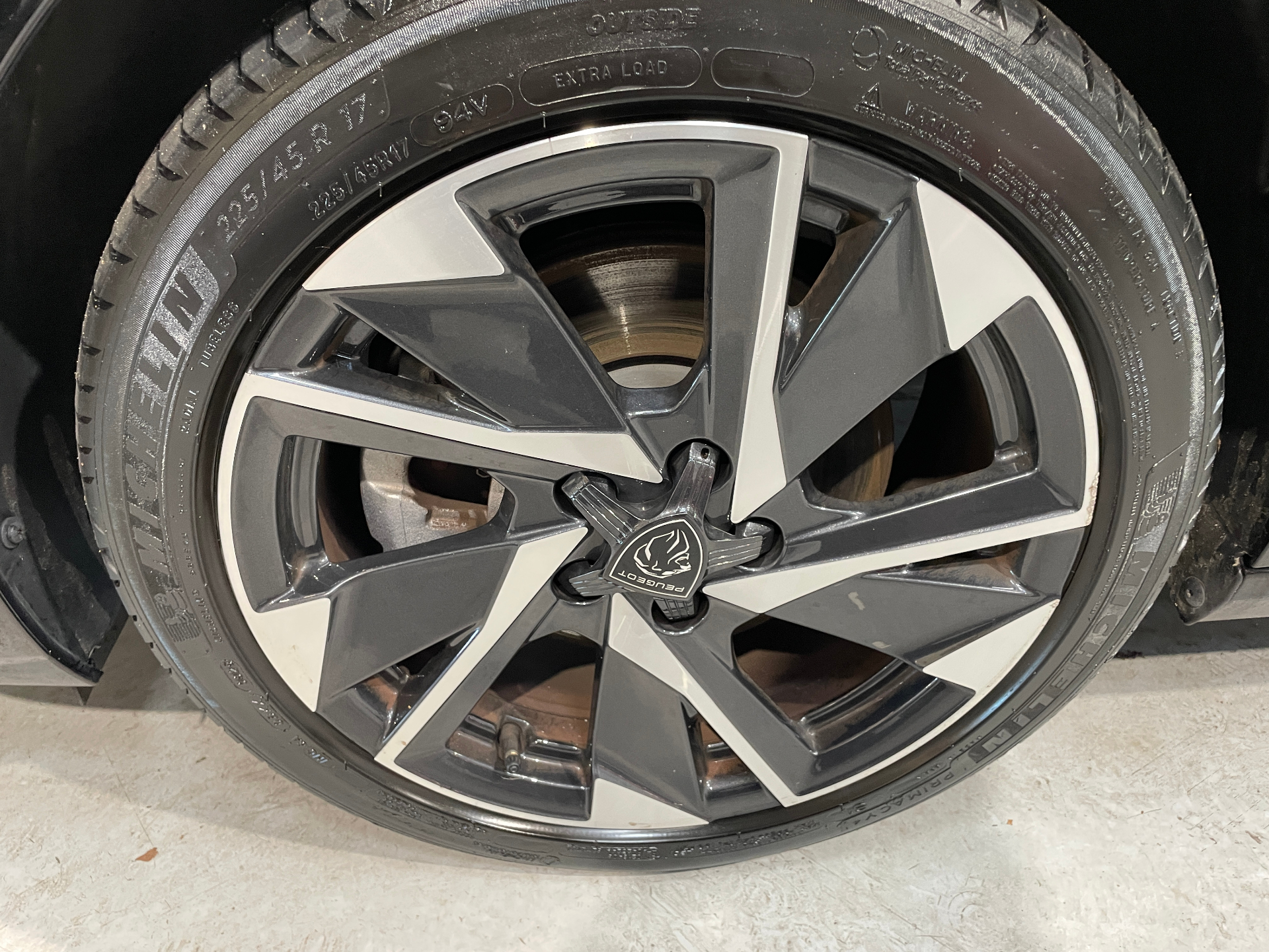 PEUGEOT 308 Hybrid 145 e-DCS6 Allure — expertise