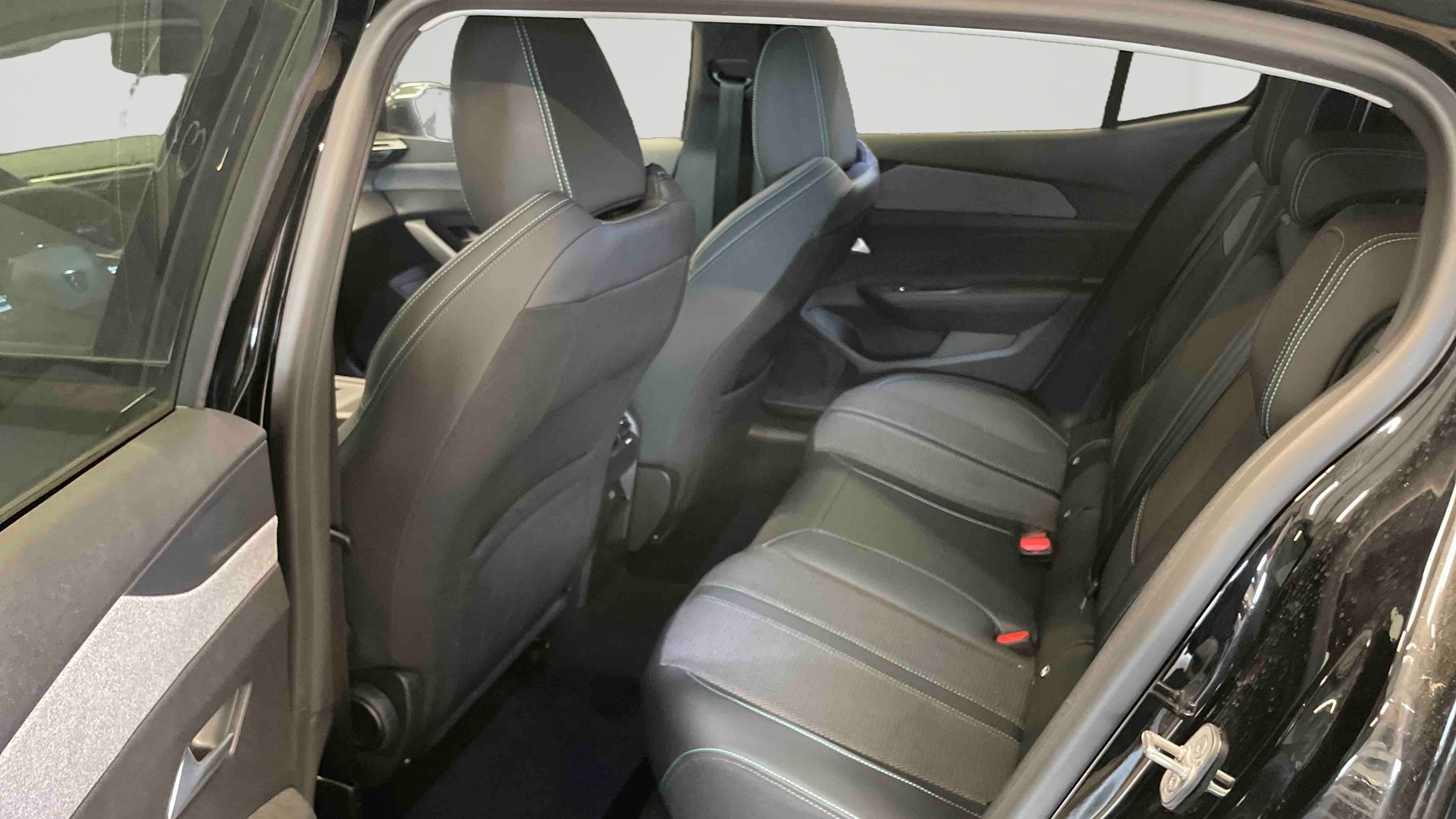 PEUGEOT 408 Allure Hybrid 145 ch e-DCS6