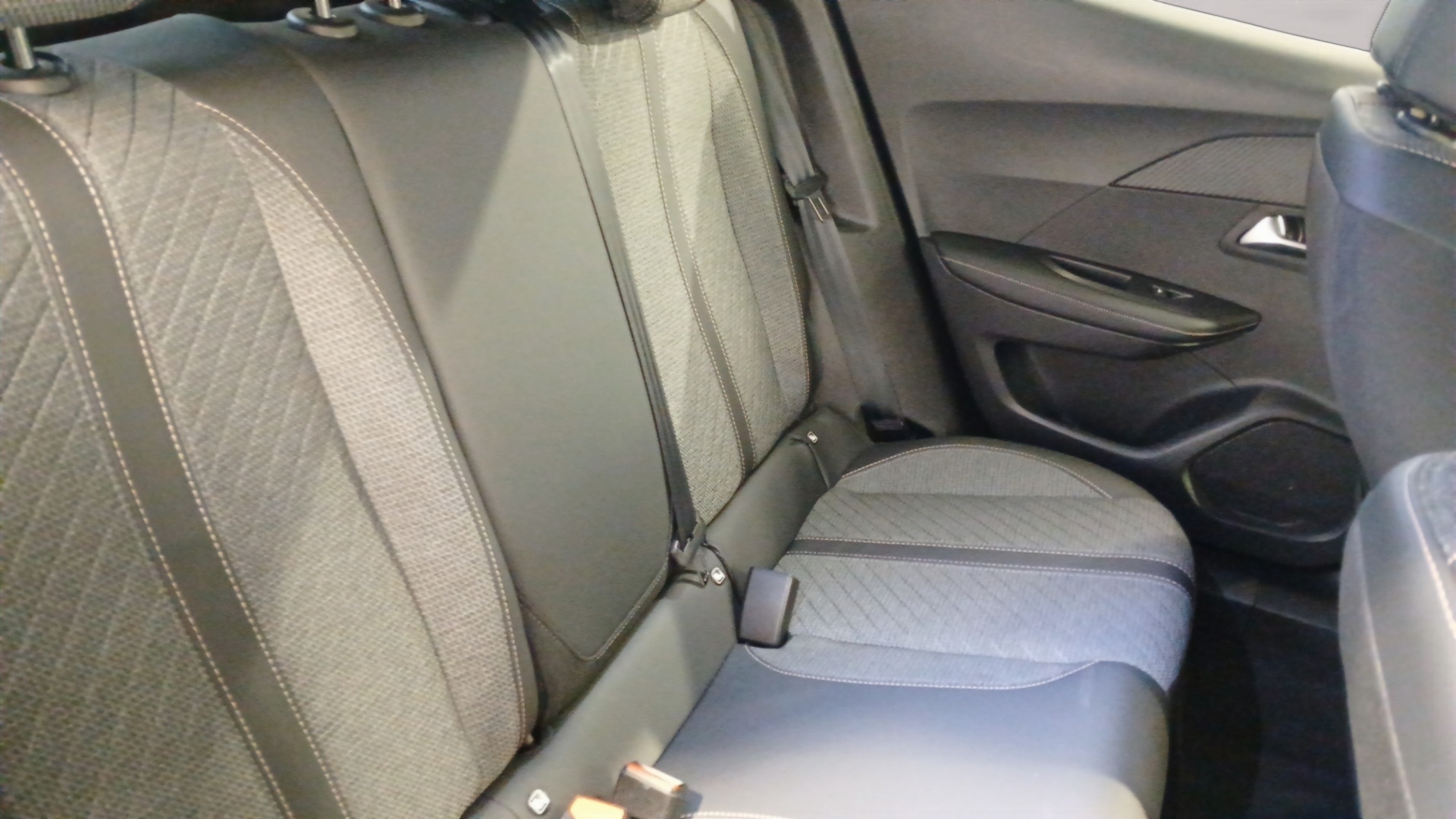 PEUGEOT 2008 Allure Hybrid 145 ch e-DCS6