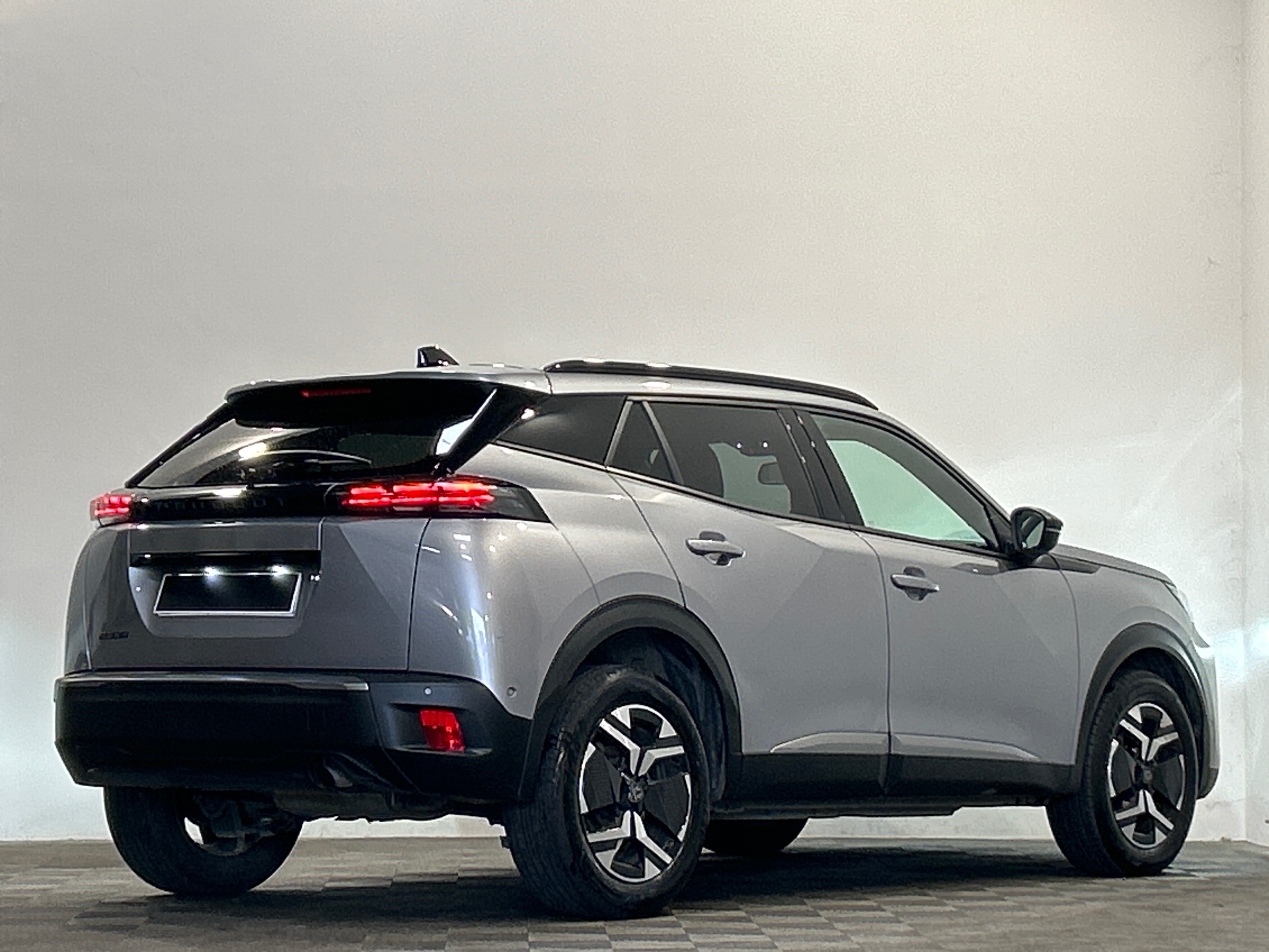 PEUGEOT 2008 ALLURE 100 CH BVM6