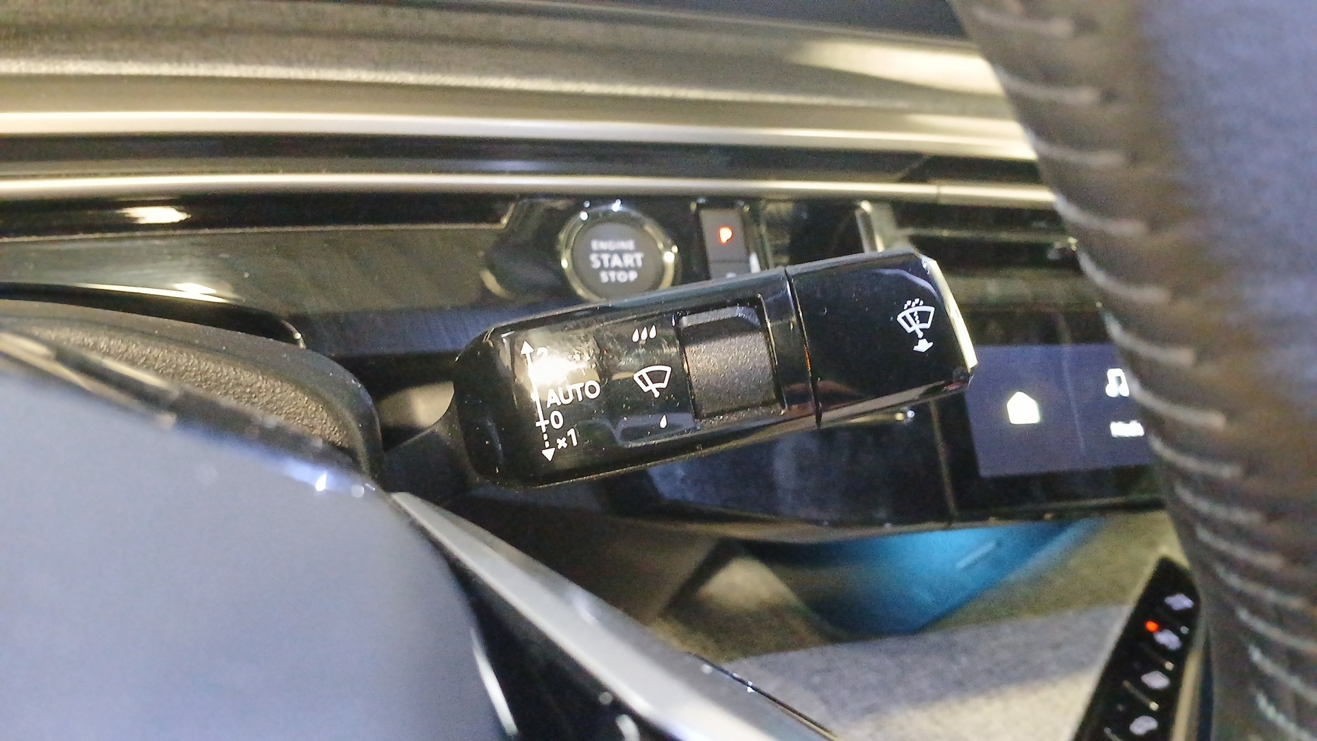 PEUGEOT 3008 Allure Hybrid 145 ch e-DCS6