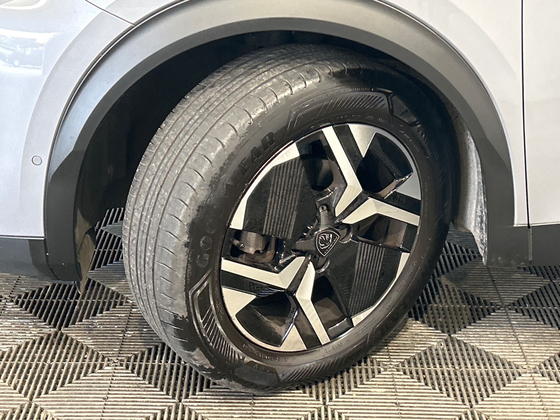 PEUGEOT 2008 ALLURE 100 CH BVM6 — expertise