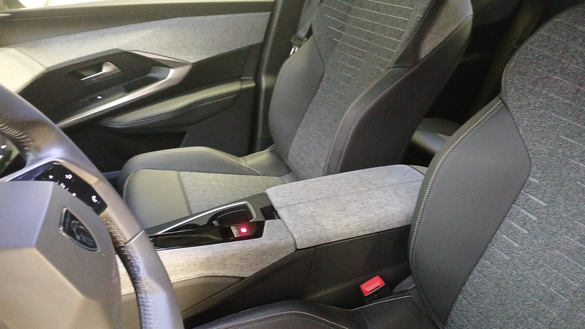 PEUGEOT 3008 Allure Hybrid 145 ch e-DCS6