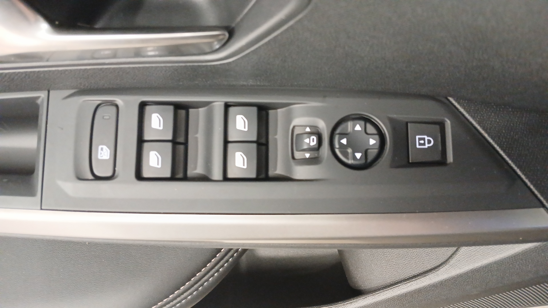 PEUGEOT 3008 Allure Hybrid 145 ch e-DCS6