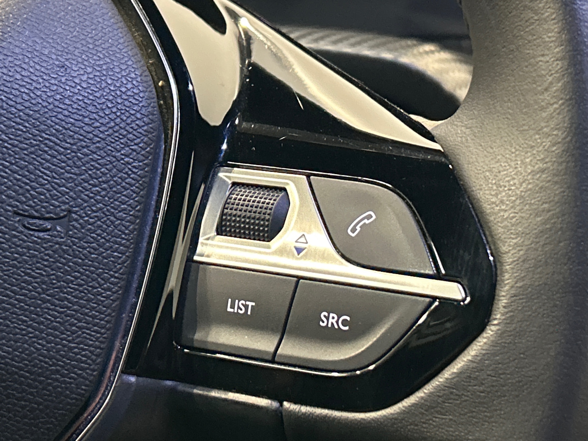 PEUGEOT 2008 ALLURE 100 CH BVM6