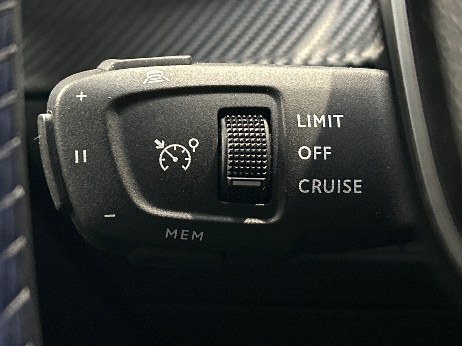 PEUGEOT 2008 ALLURE 100 CH BVM6