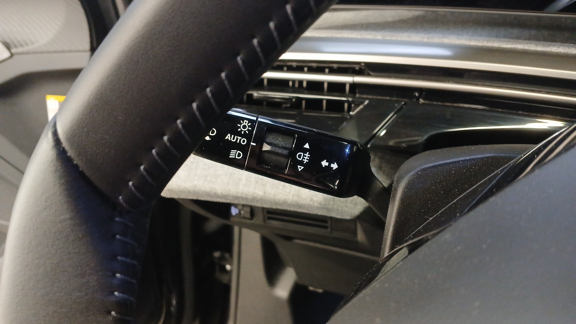 PEUGEOT 3008 Allure Hybrid 145 ch e-DCS6