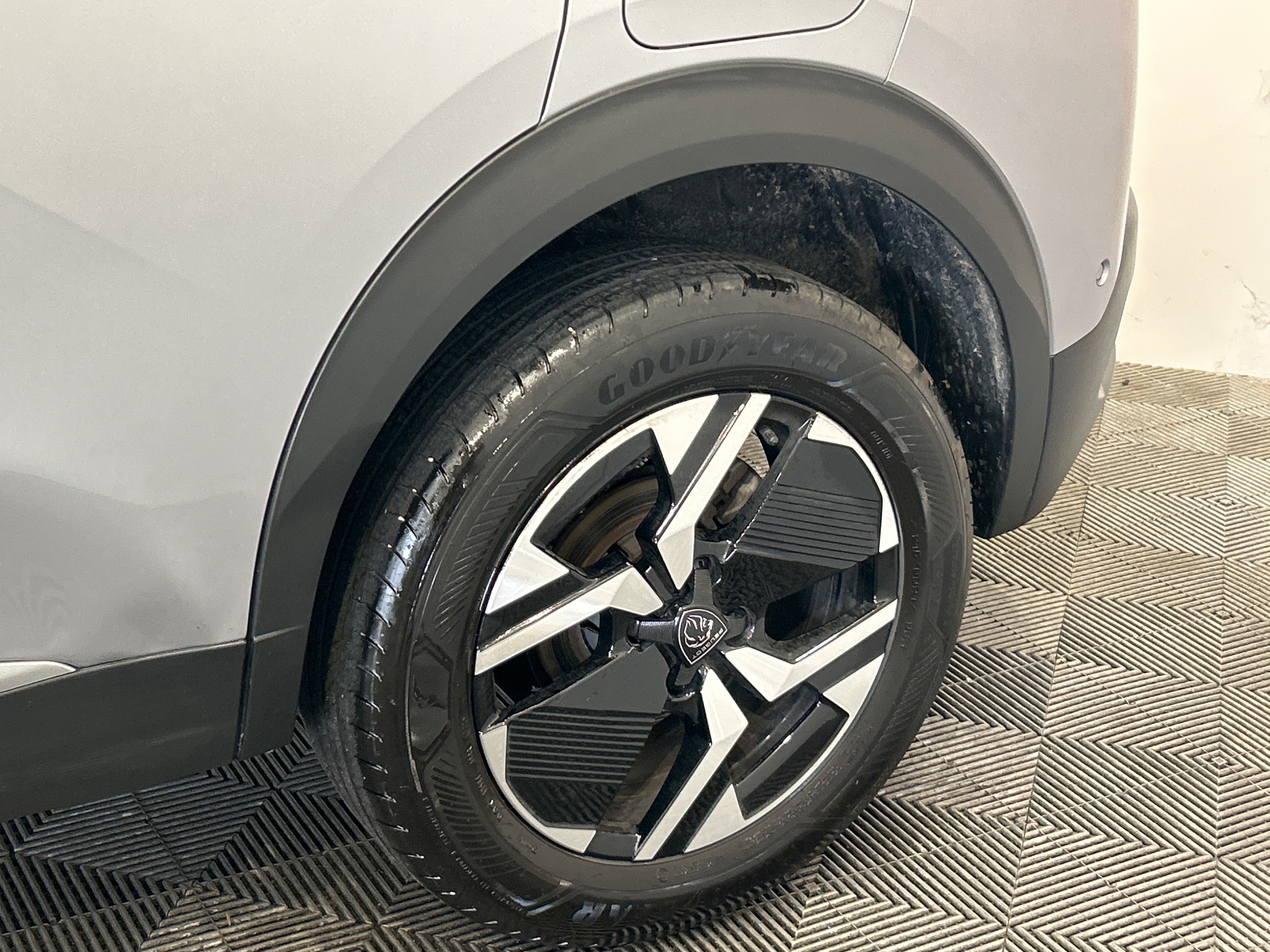 PEUGEOT 2008 ALLURE 100 CH BVM6 — expertise