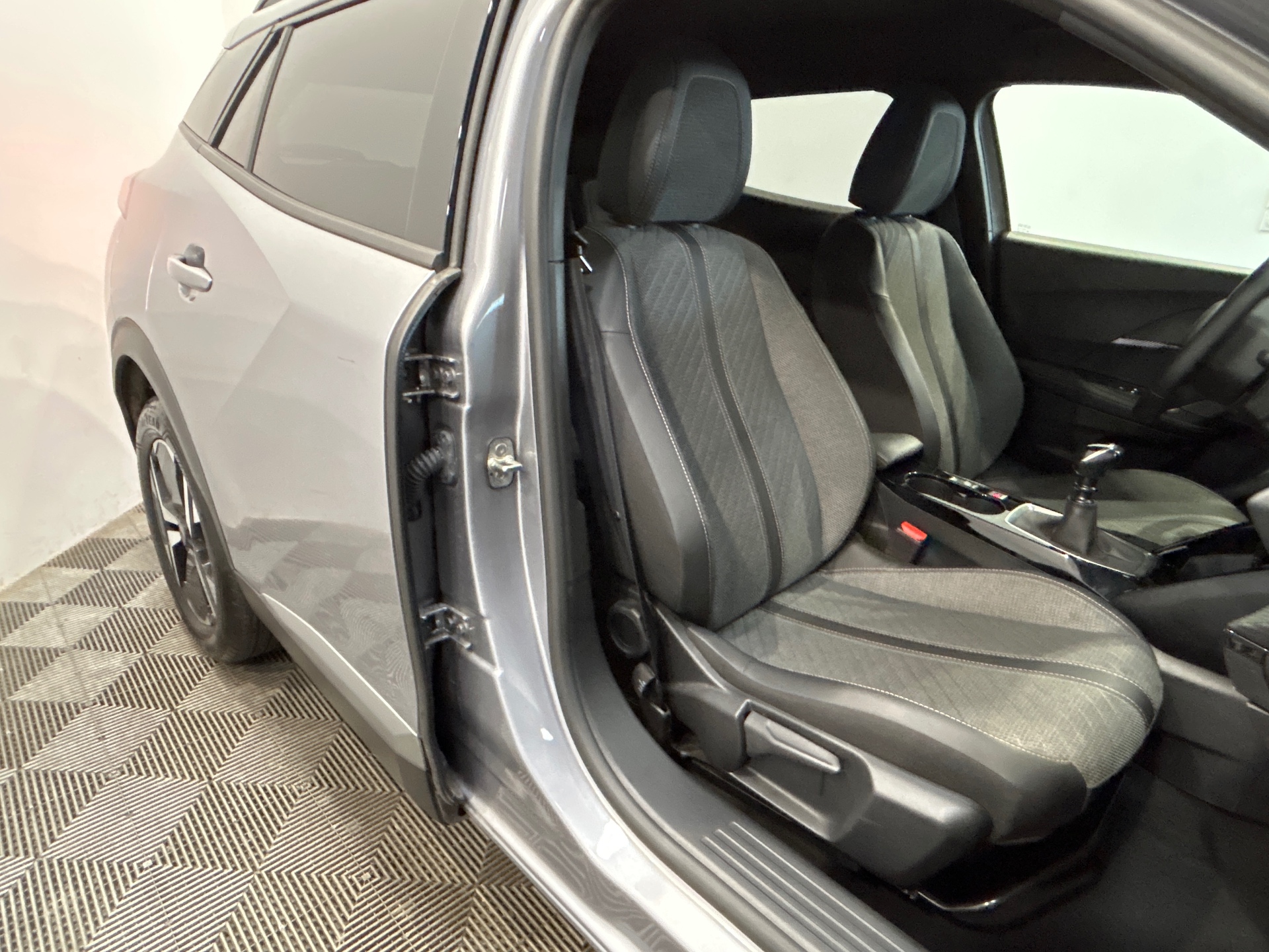 PEUGEOT 2008 ALLURE 100 CH BVM6