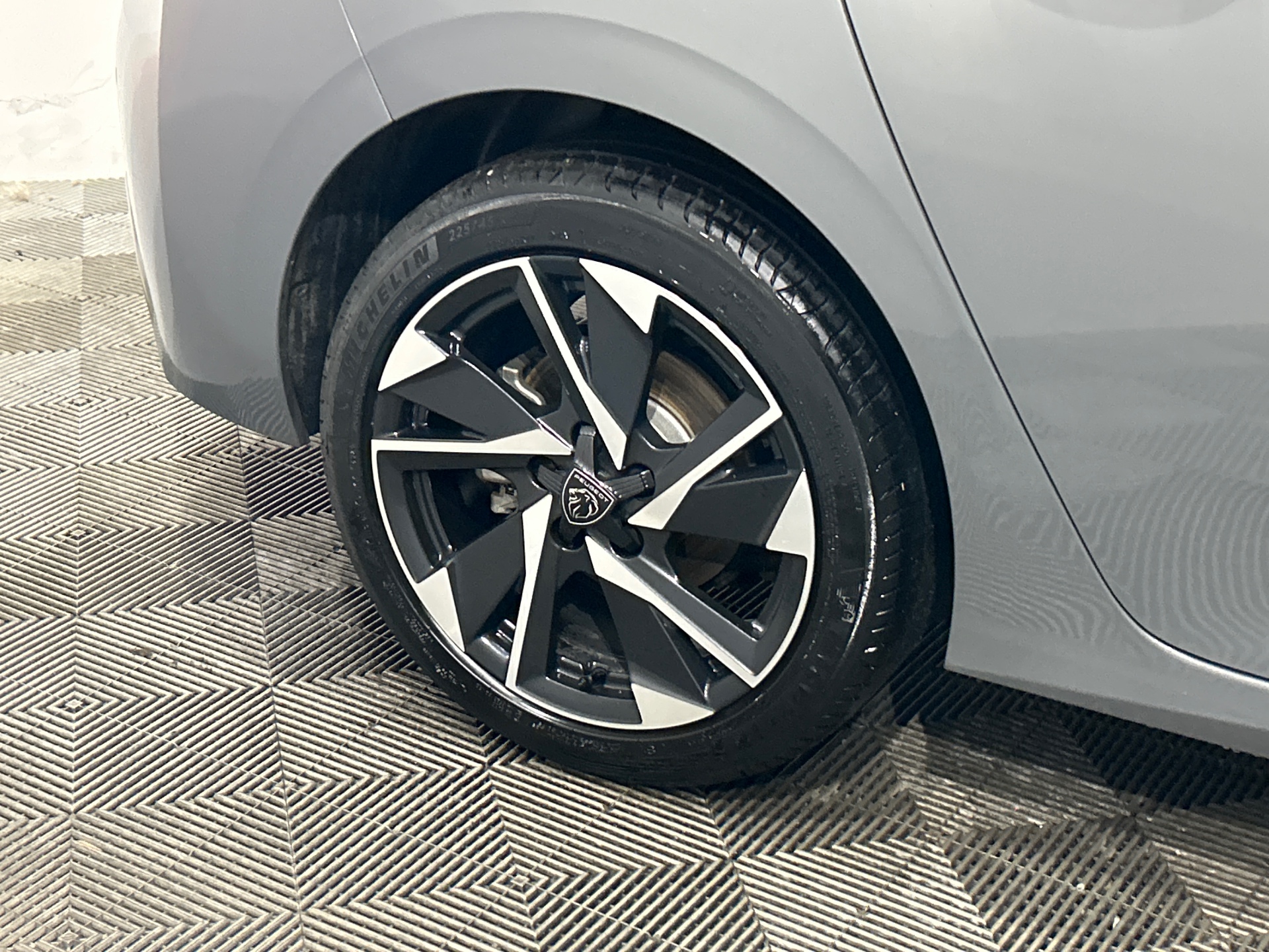 PEUGEOT 308 Allure Hybrid 145 ch e-DCS6 — expertise