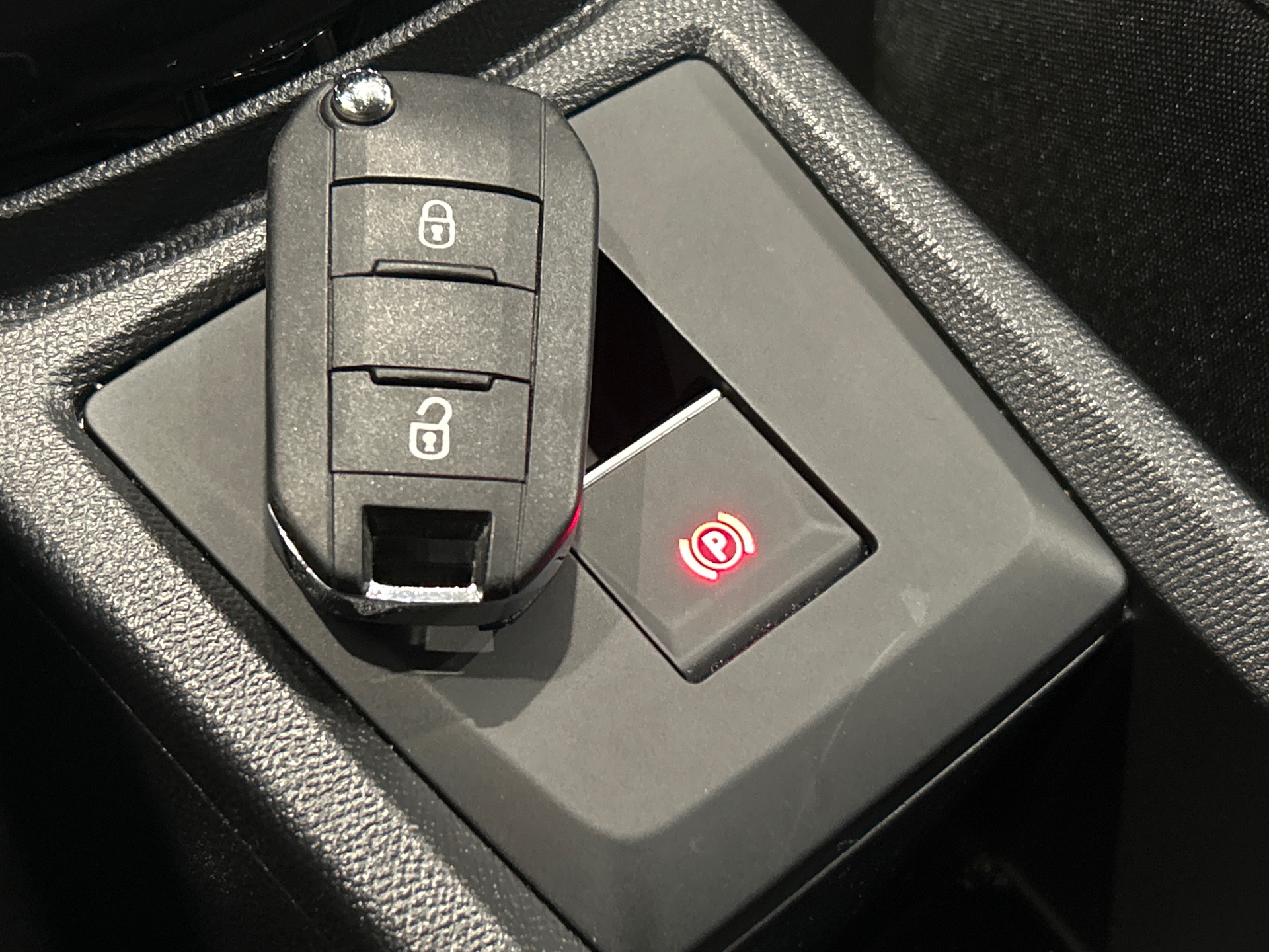 CITROEN C3 AIRCROSS Hybride 145 E-dcs6 PLUS