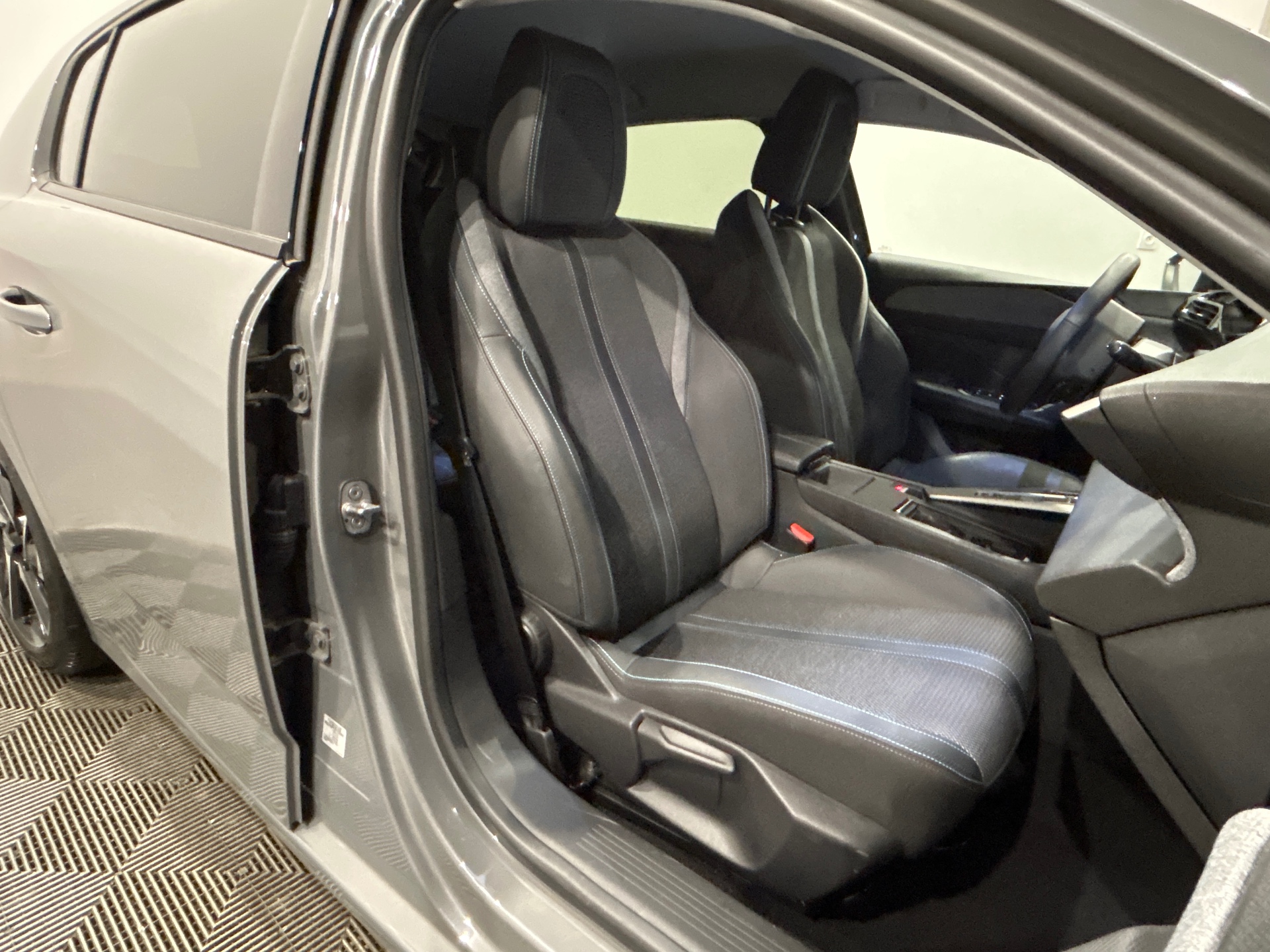 PEUGEOT 308 Allure Hybrid 145 ch e-DCS6