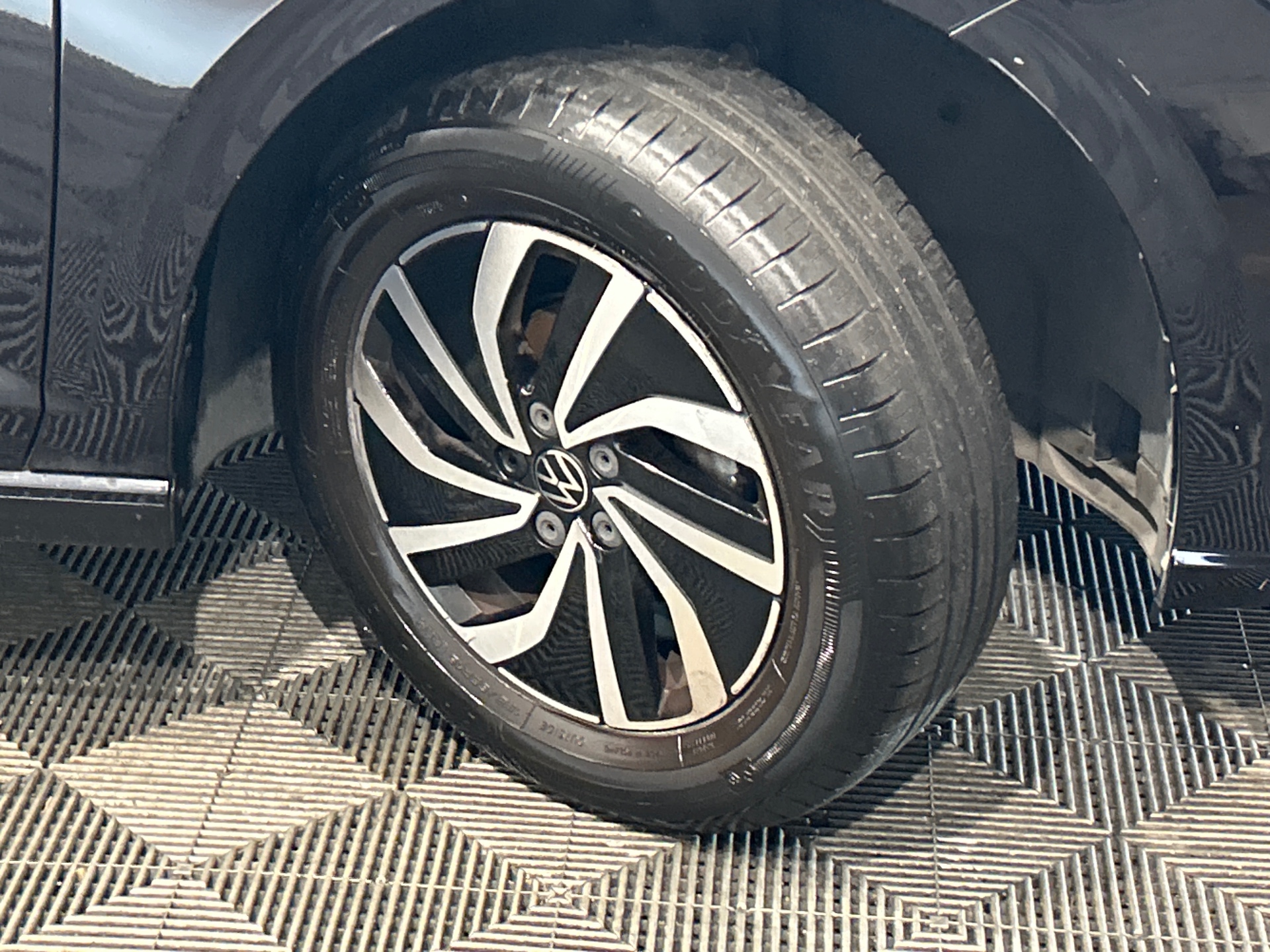 VOLKSWAGEN POLO VW Edition 1.0 TSI 95 — expertise
