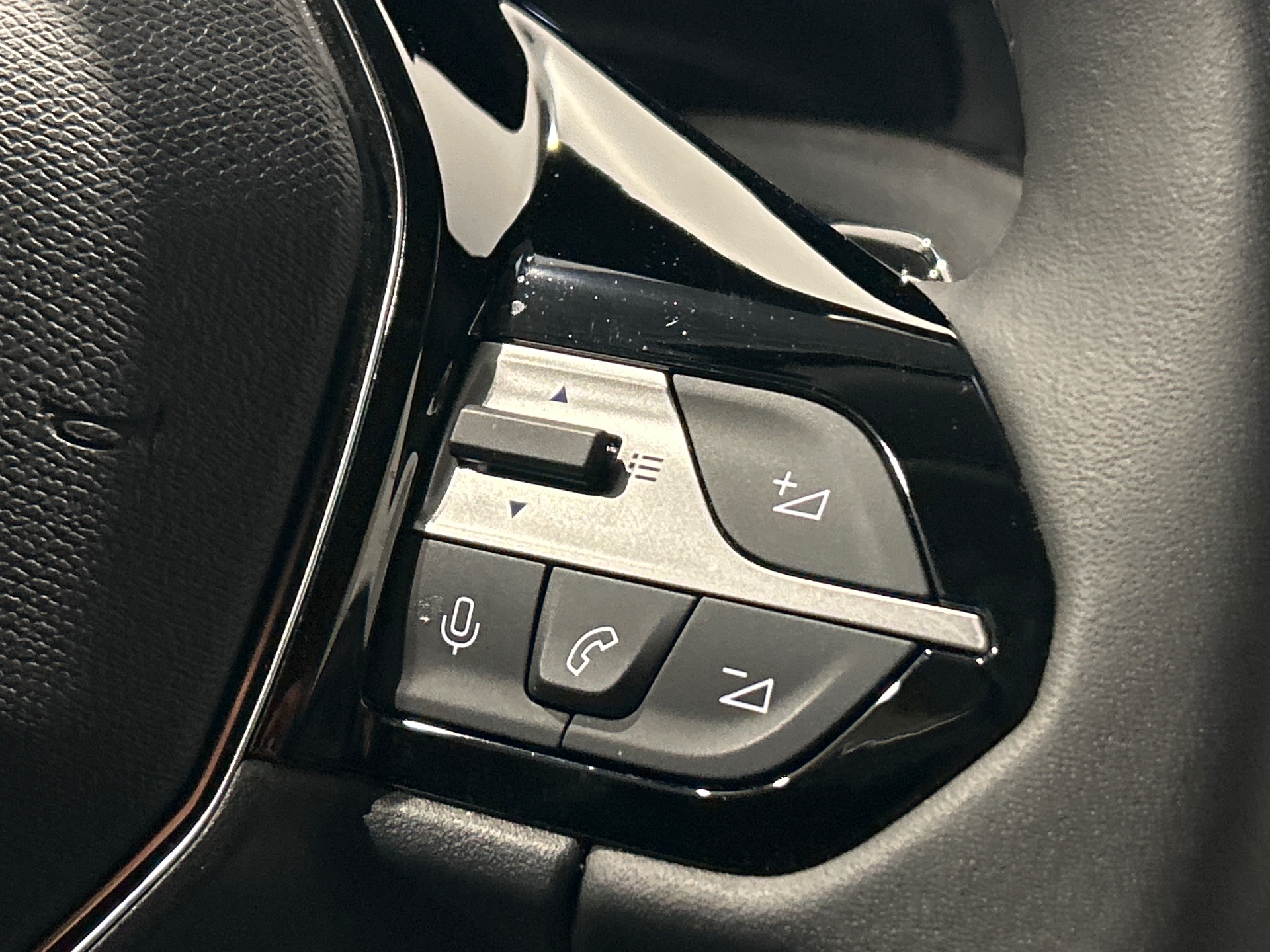 PEUGEOT 308 Allure Hybrid 145 ch e-DCS6