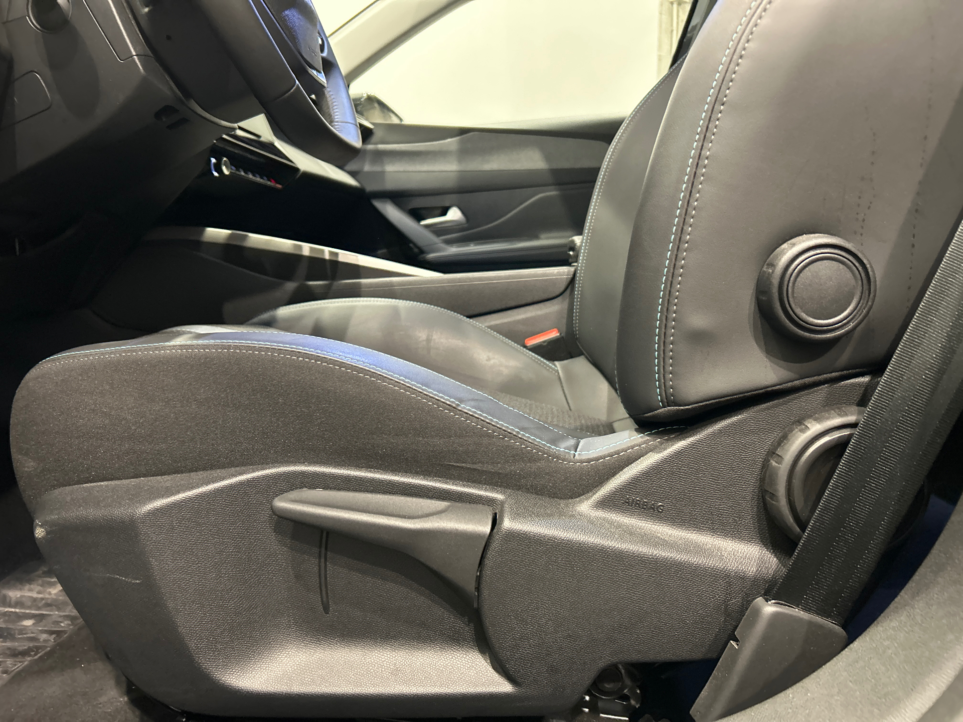 PEUGEOT 308 Allure Hybrid 145 ch e-DCS6
