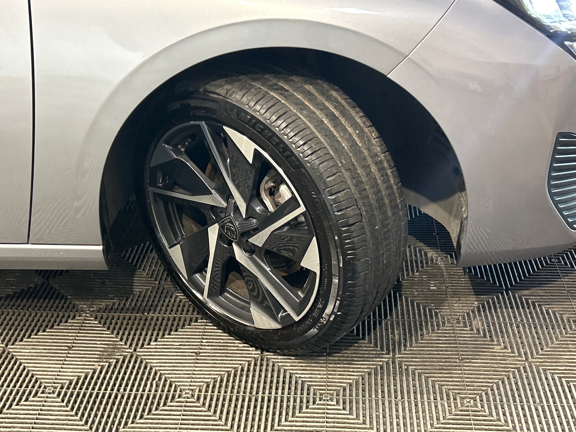 PEUGEOT 308 Allure Hybrid 145 ch e-DCS6 — expertise