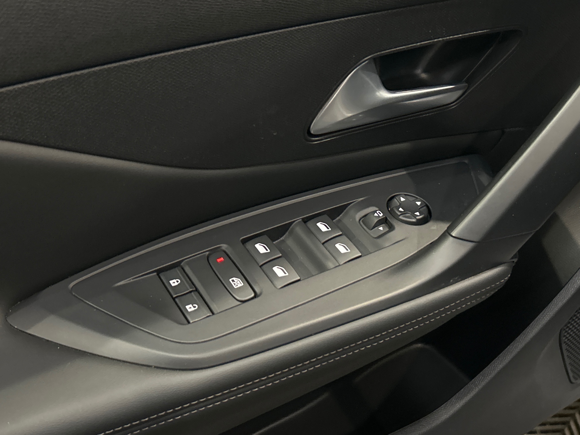PEUGEOT 308 Allure Hybrid 145 ch e-DCS6