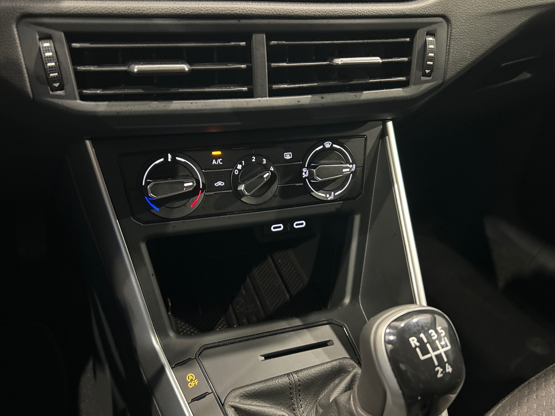 VOLKSWAGEN POLO VW Edition 1.0 TSI 95