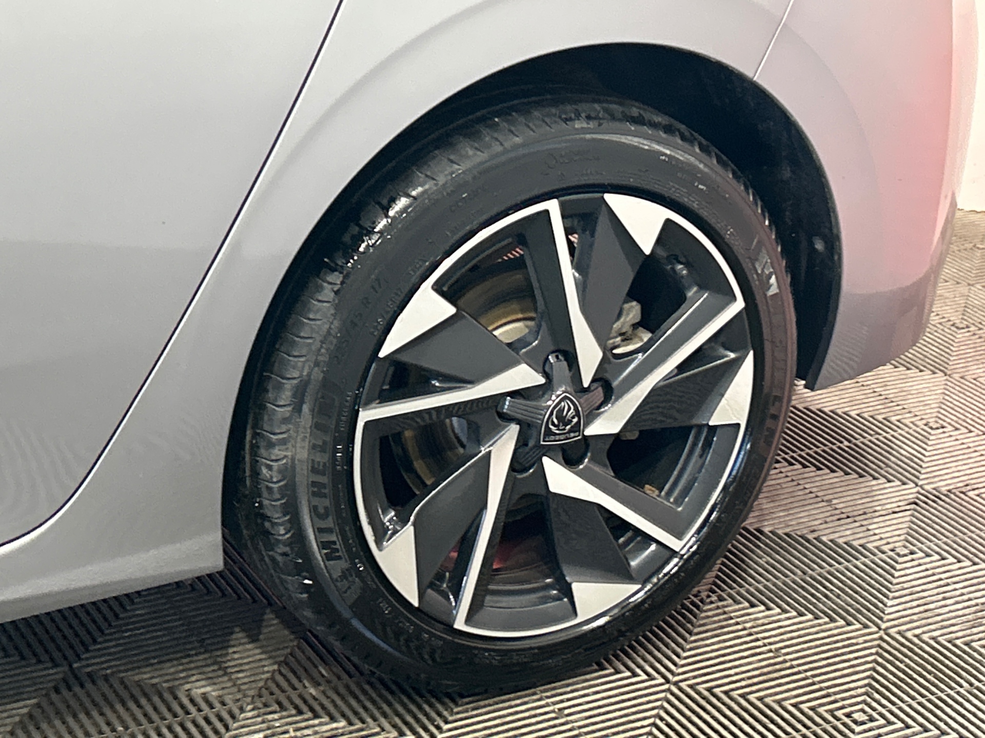 PEUGEOT 308 Allure Hybrid 145 ch e-DCS6 — expertise