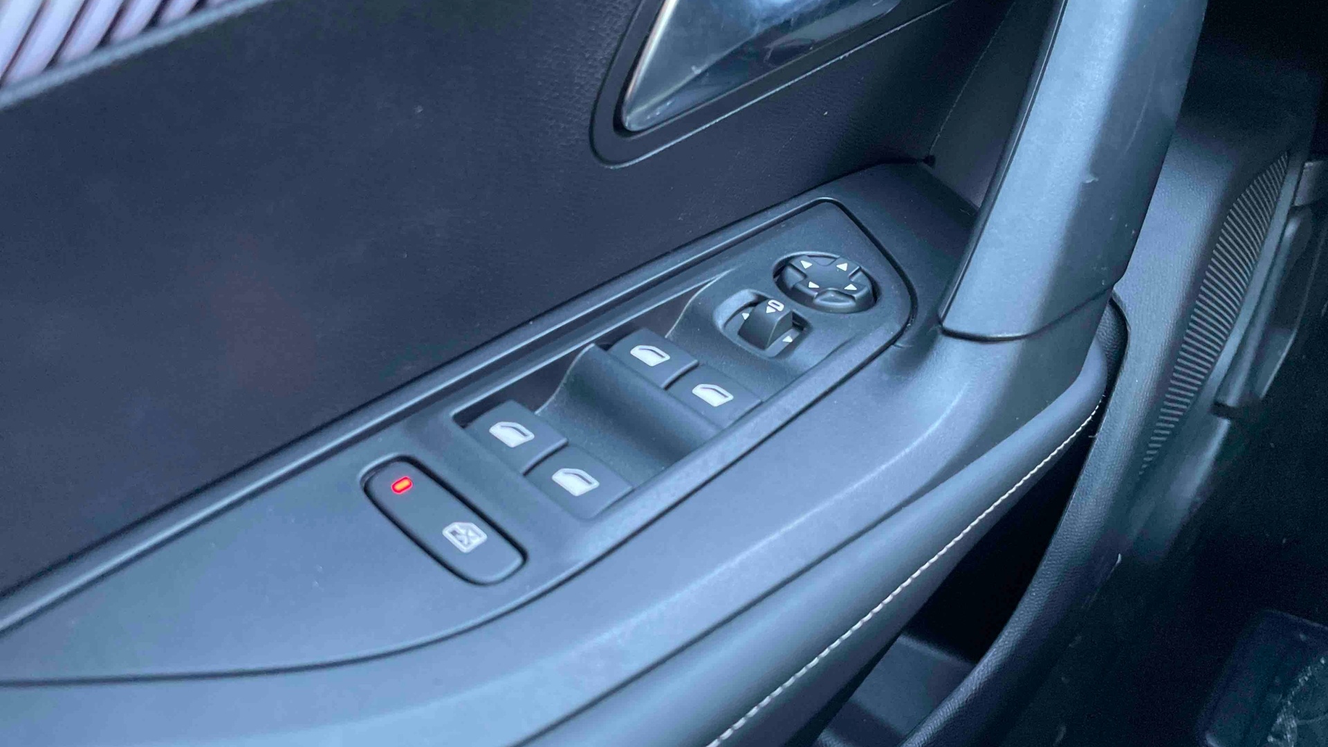 PEUGEOT 2008 Hybrid 145 ch e-DCS6 Allure