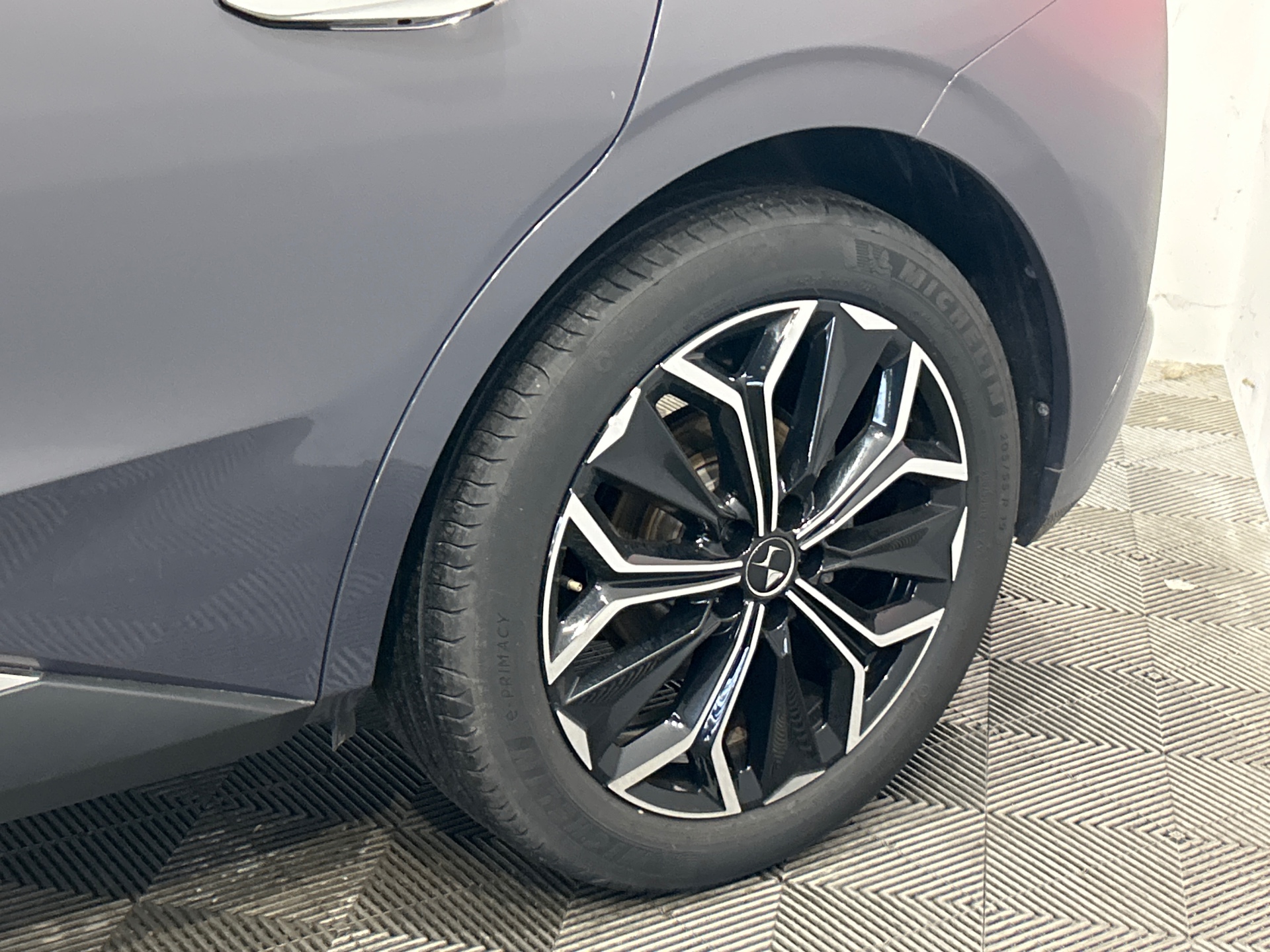 DS DS 4 4 HYBRIDE ÉTOILE  - ALCANTARA® — expertise