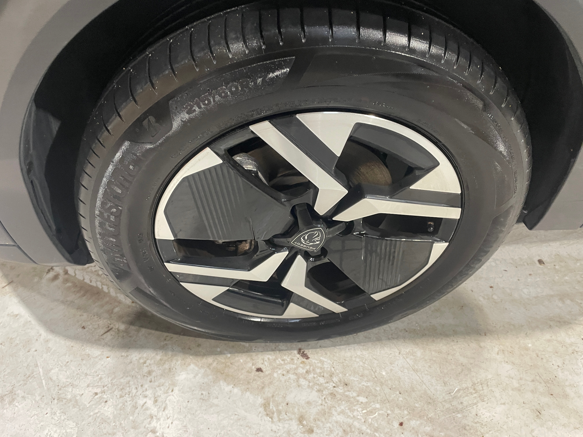 PEUGEOT 2008 Hybrid 145 ch e-DCS6 Allure - 5P — expertise