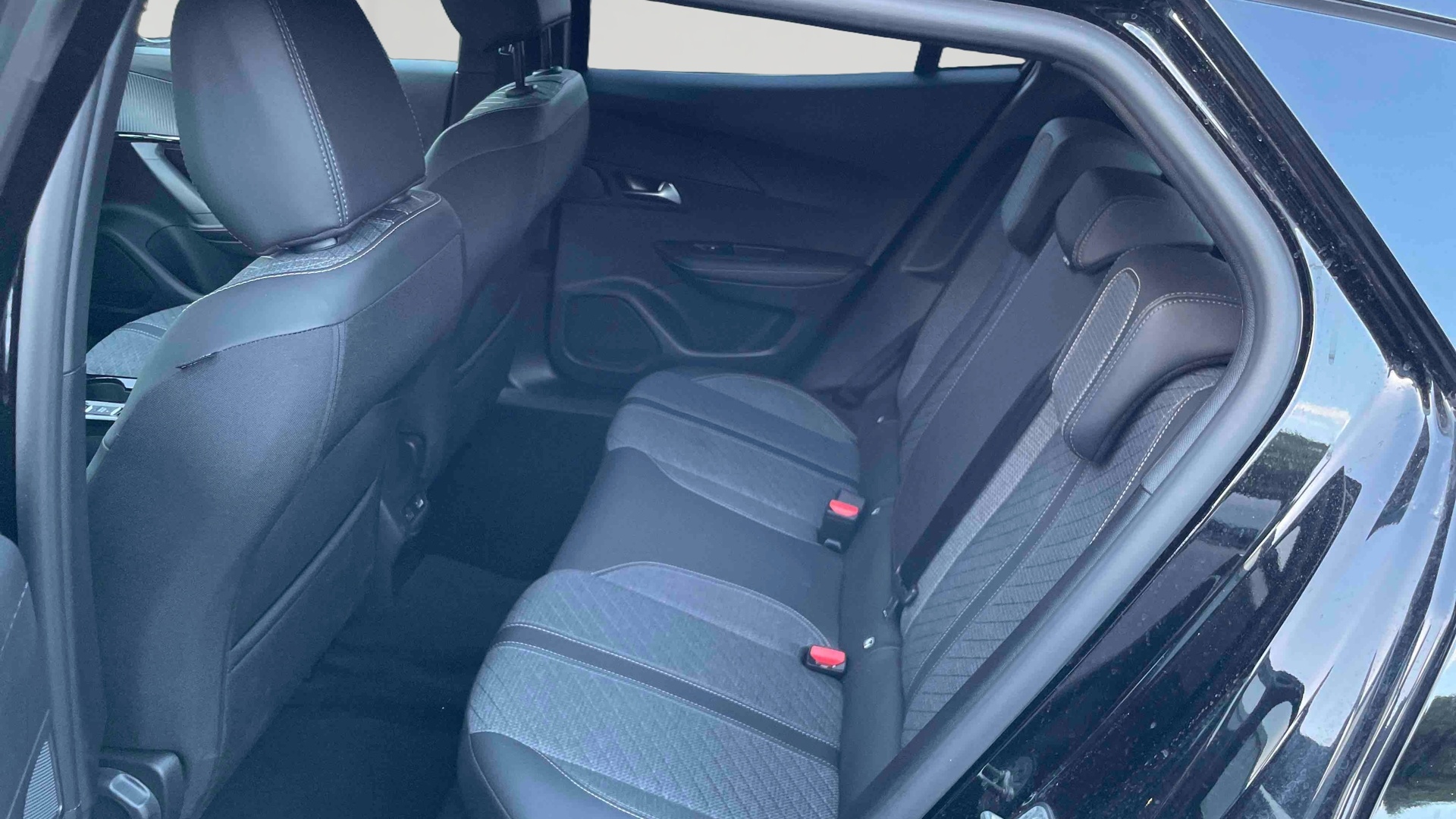 PEUGEOT 2008 Hybrid 145 ch e-DCS6 Allure